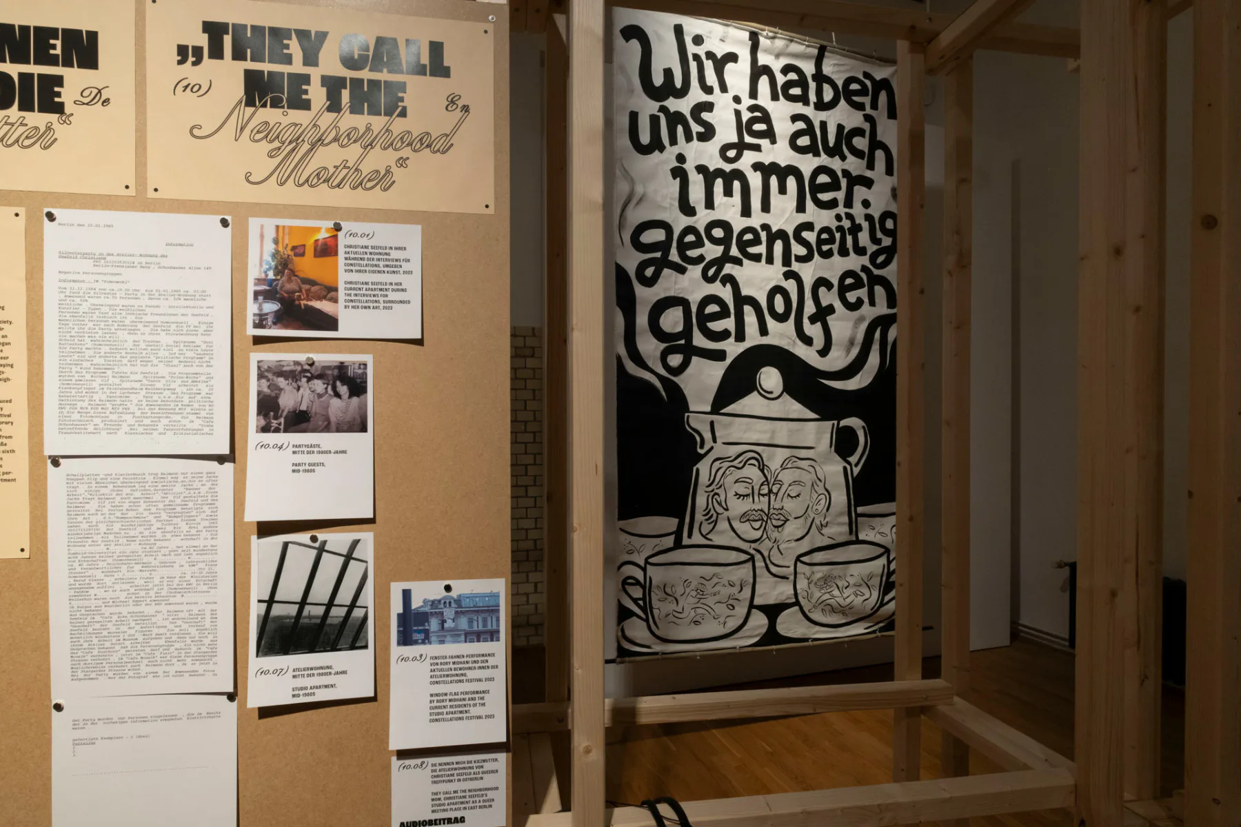 Poligonal mit Rory Midhani: „Sie nennen mich die Kiezmutter“, Audiobeitrag und Banner, Ausstellung Dessauer Straße und andere Geschichten vom emanzipatorischen Wohnungsbau, Deutsches Architektur Zentrum DAZ, Berlin 2024