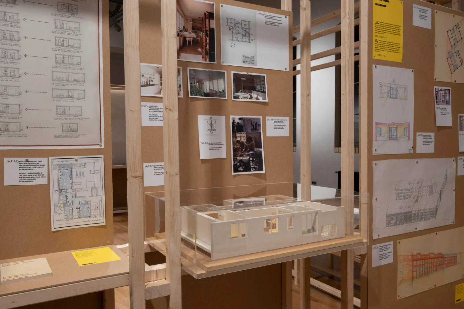 saai, Archiv für Architektur und Ingenieurbau, KIT, Karlsruhe, Bestand Myra Warhaftig, Architekturmodell, Ausstellung Dessauer Straße und andere Geschichten vom emanzipatorischen Wohnungsbau, Deutsches Architektur Zentrum DAZ, Berlin 2024