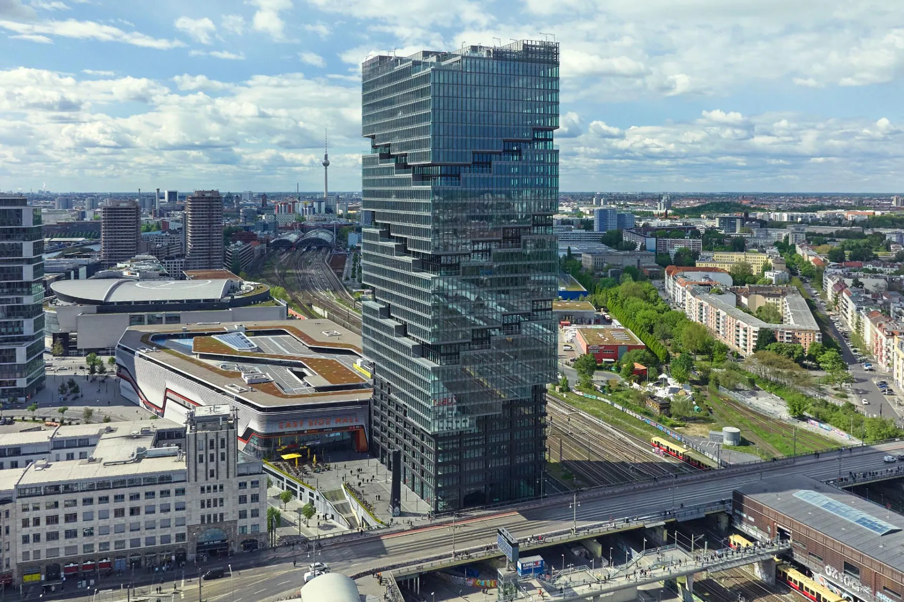 Neue Landmarke mitten in Berlin: Der Edge EastSide Tower von BIG – Bjarke Ingels Group.