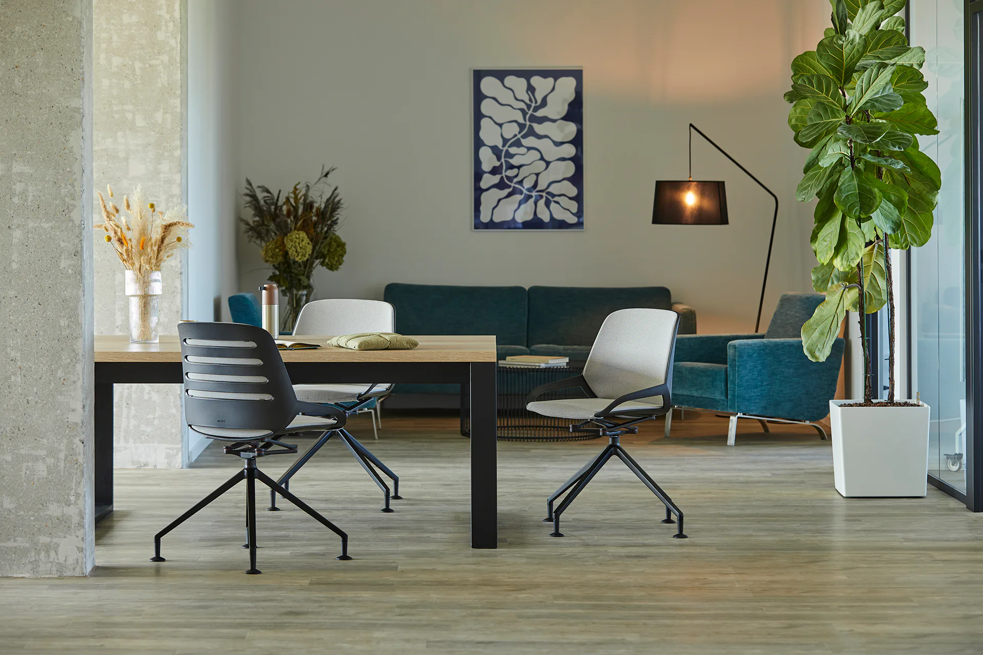 One Aeris Numo Comfort conference chair