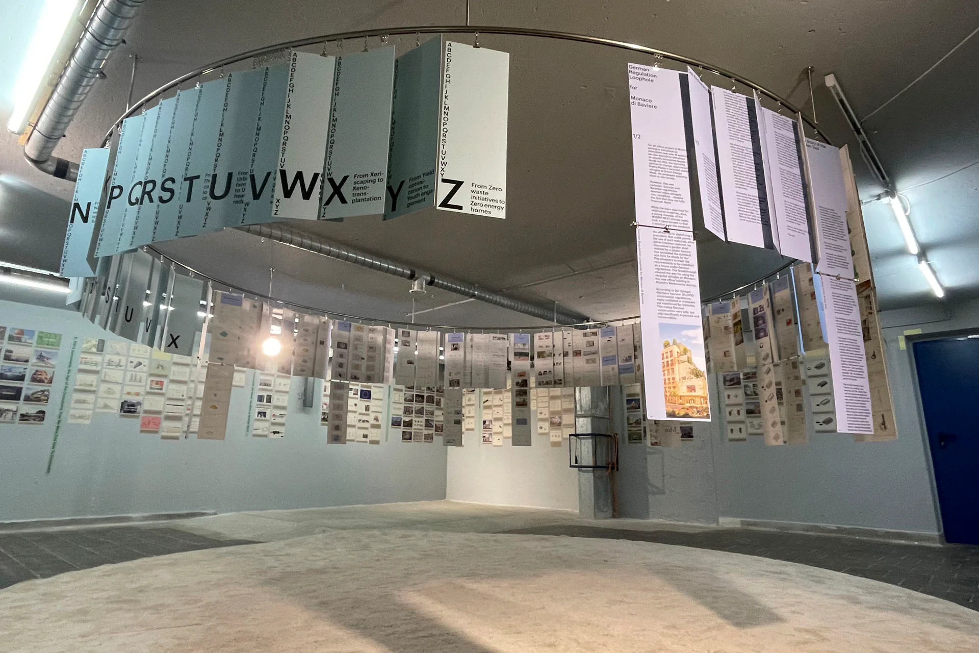 Das Karussell zeigt Fragen, Herausforderungen und Konflikte, die MVRDV auf dem Weg zur Klimafreundlichkeit begegnet sind.