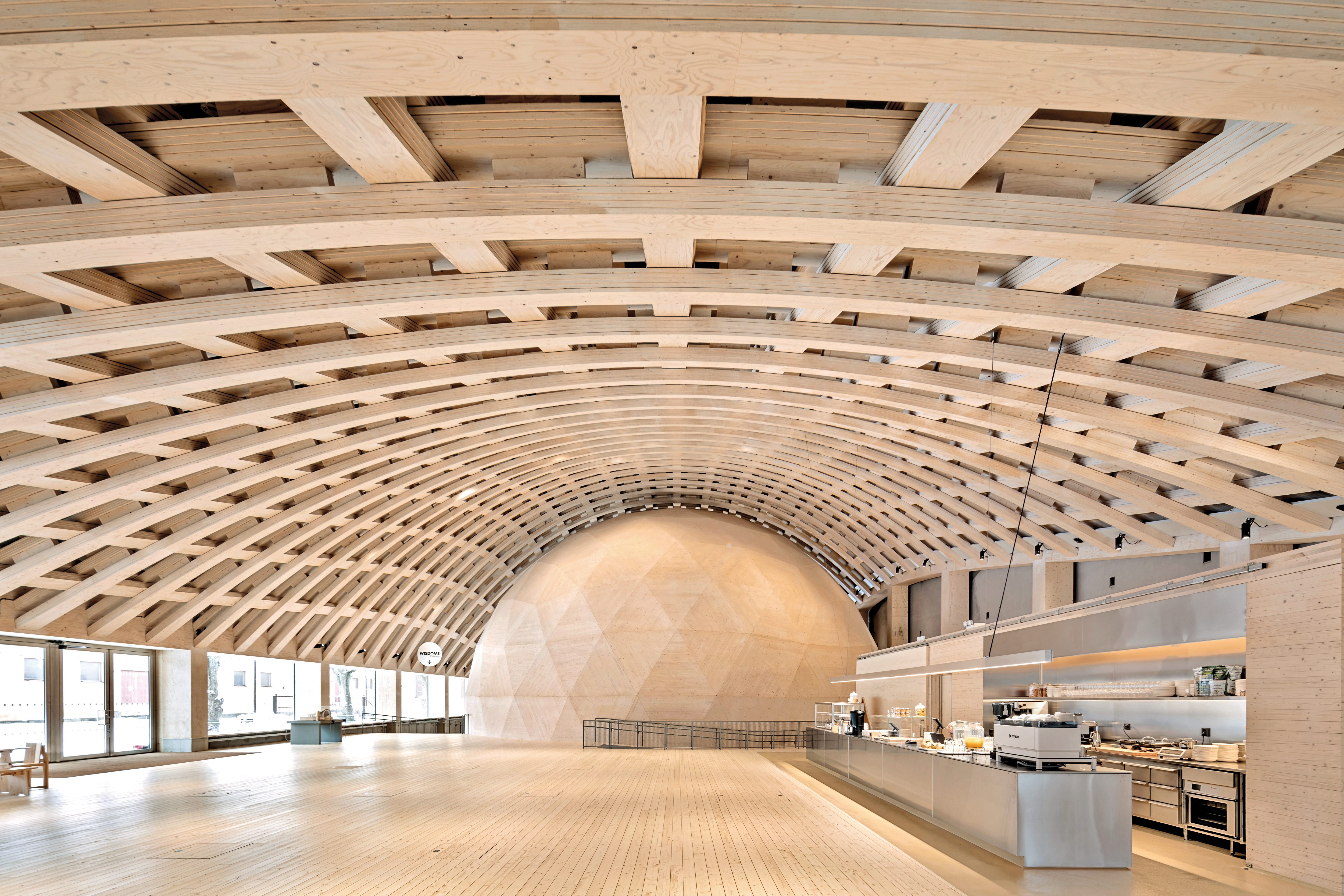 Unter dem Dach des Wisdome im Tekniska Museet Stockholm finden sich ein 360°- Kino, ein Café sowie eine Multifunktionsfläche für Ausstellungen und Konferenzen.