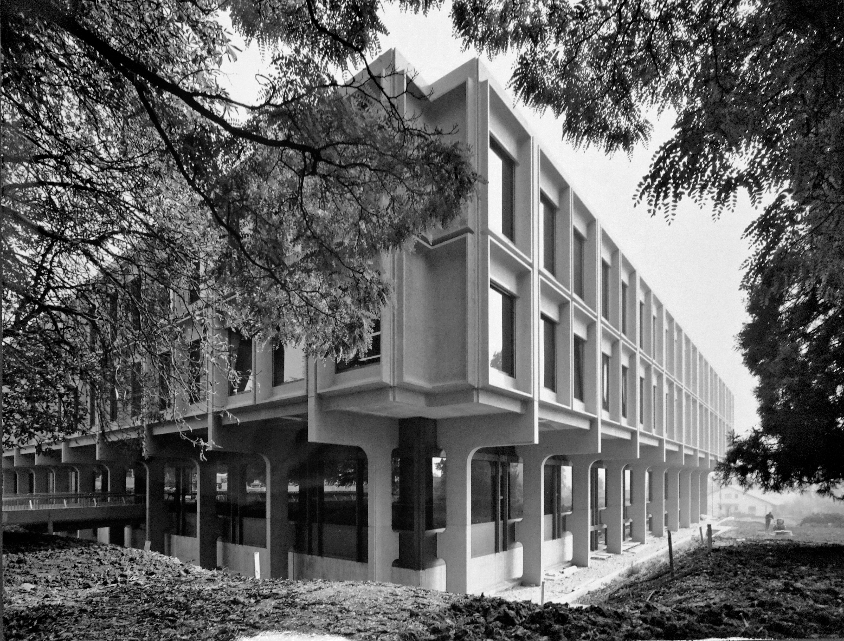 Historische Aufnahme des Schulhauses.