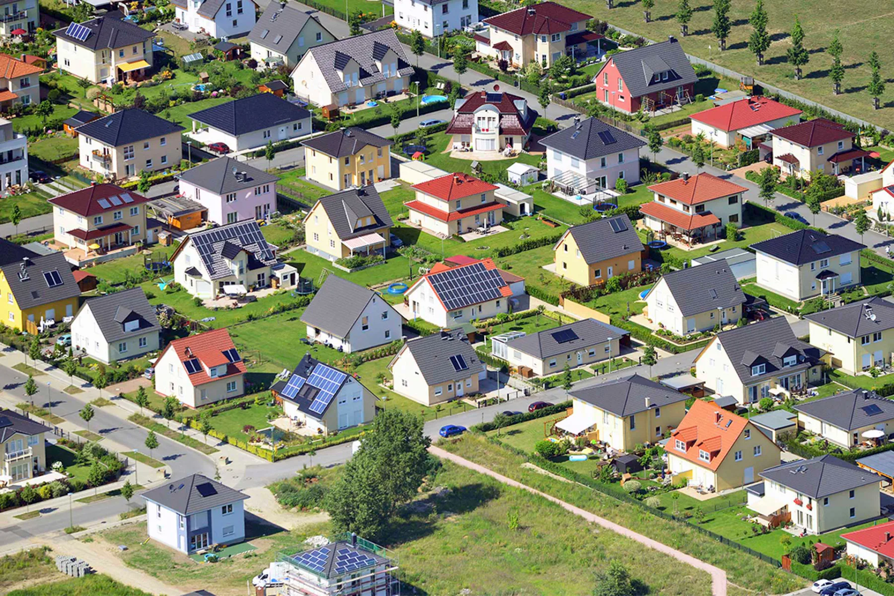 Rund 53 % der Deutschen wünschen sich, in einem Einfamilienhaus zu wohnen.