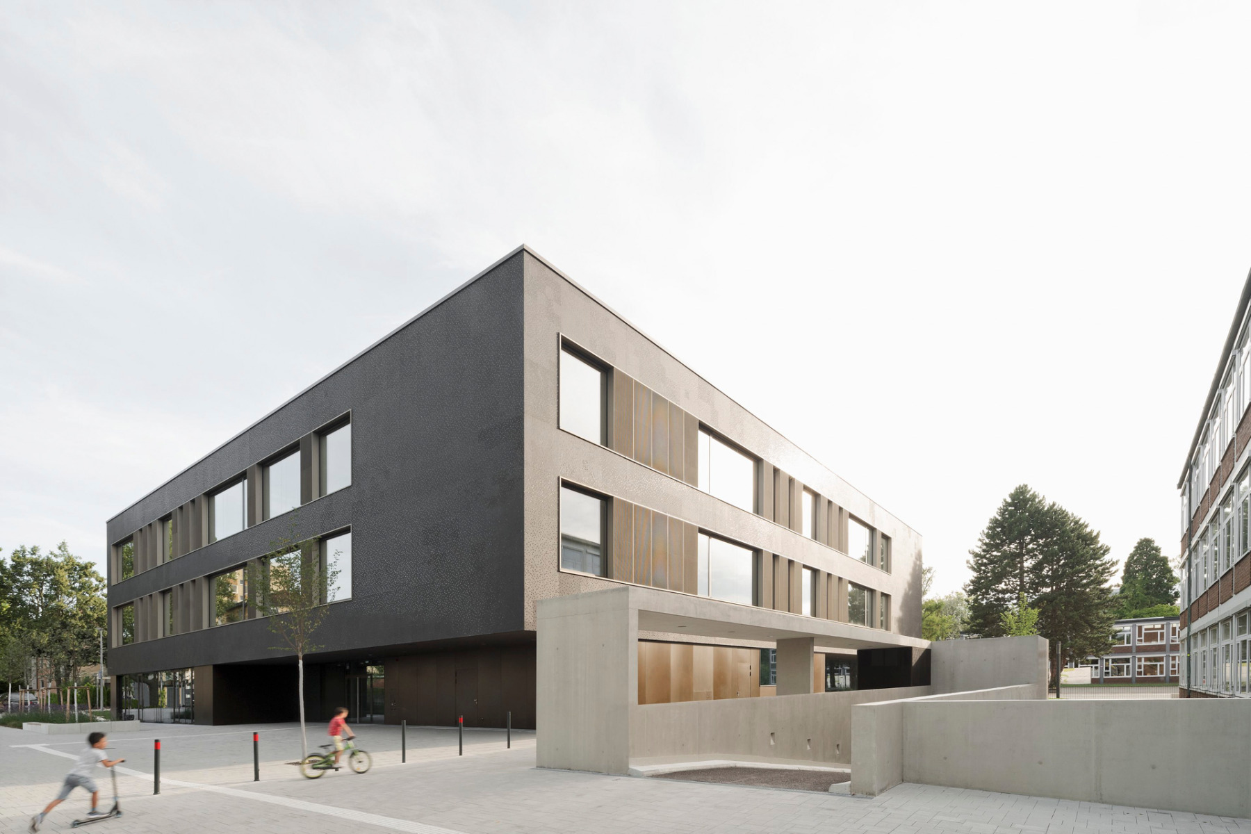 Cluster-Grundschule intelligent belüftet