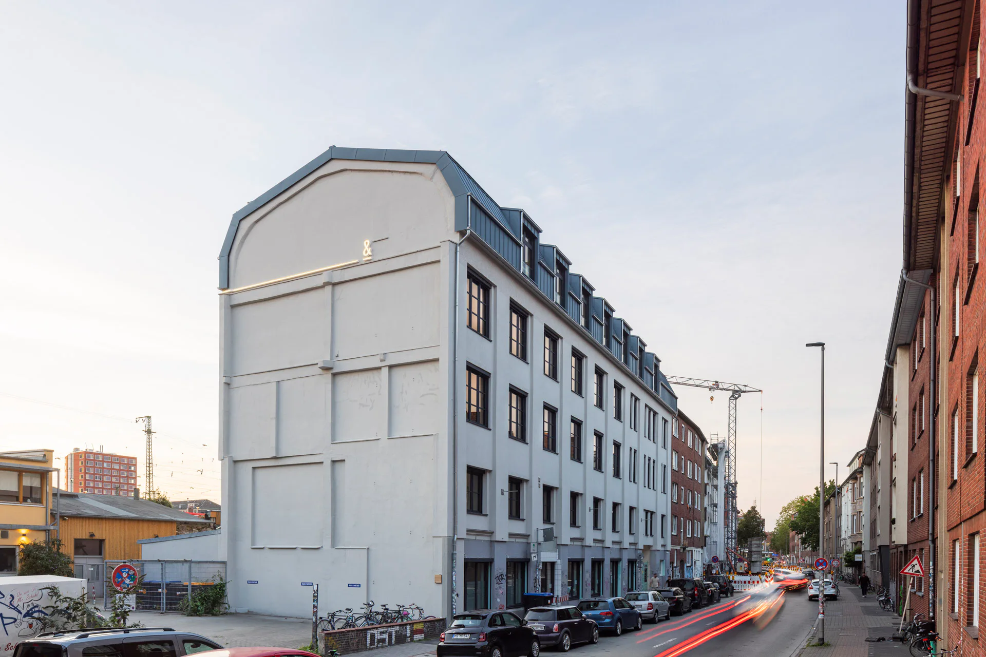Der ehemalige Industriebau setzt sich aus drei übereinanderliegenden Hallen zusammen.
