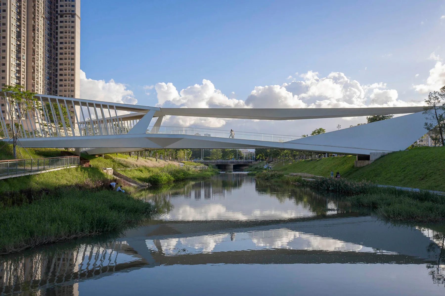 Pingshan High School Pedestrian Bridge