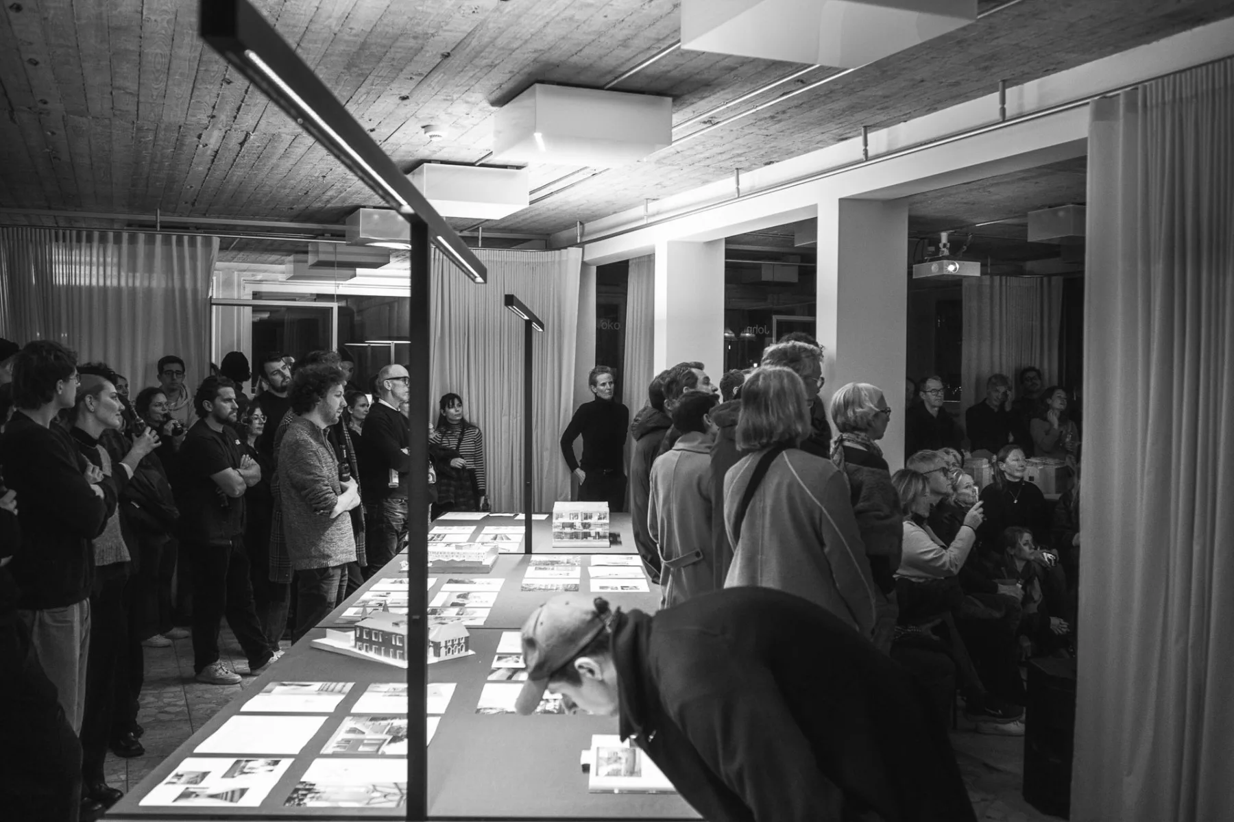 Vernissage der Ausstellung “Aging Together - Architectural Approaches for the Elderly” am 27.02.2025 im auau – Raum für Architektur in Hamburg