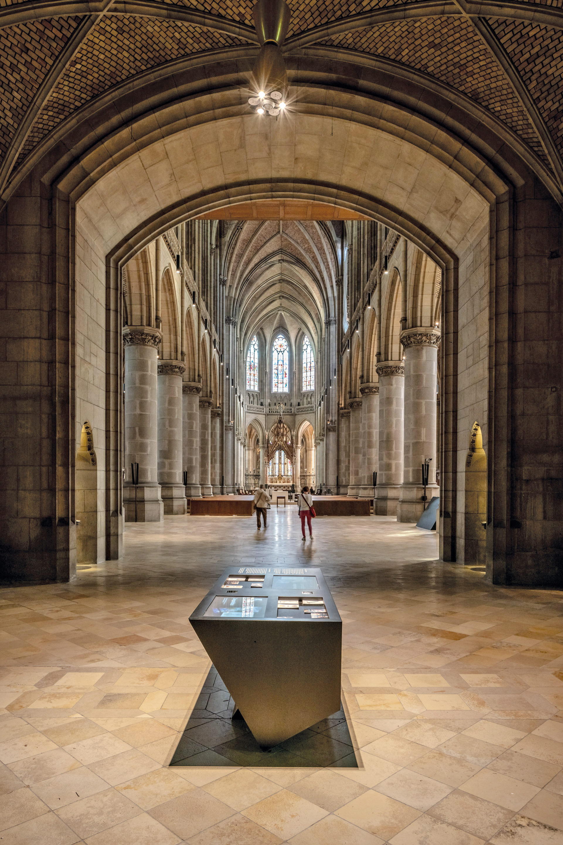 Eine neue Ausstellung im Kircheninnenraum informiert die Gäste über die Dombaugeschichte.