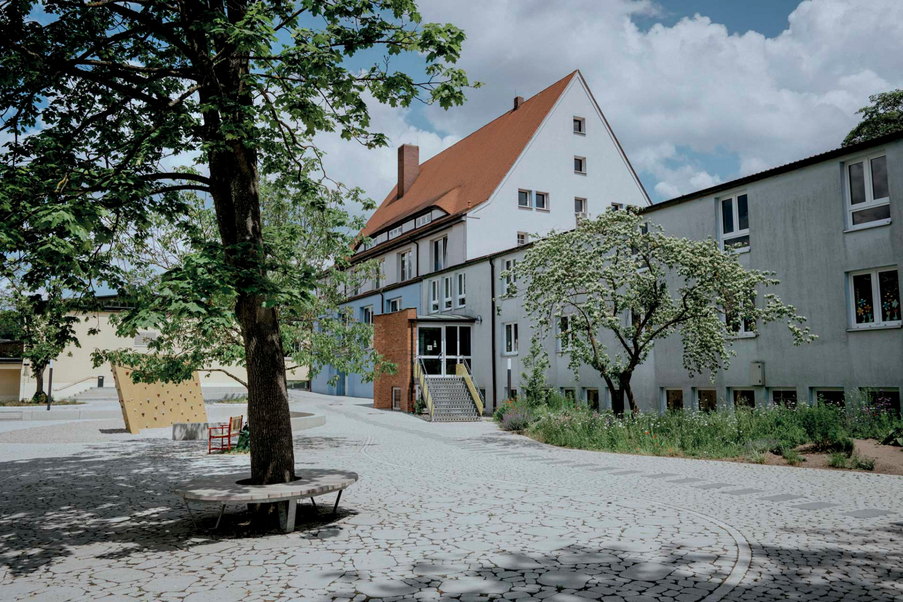 Versickerungsfähige Beläge für den Schulhof