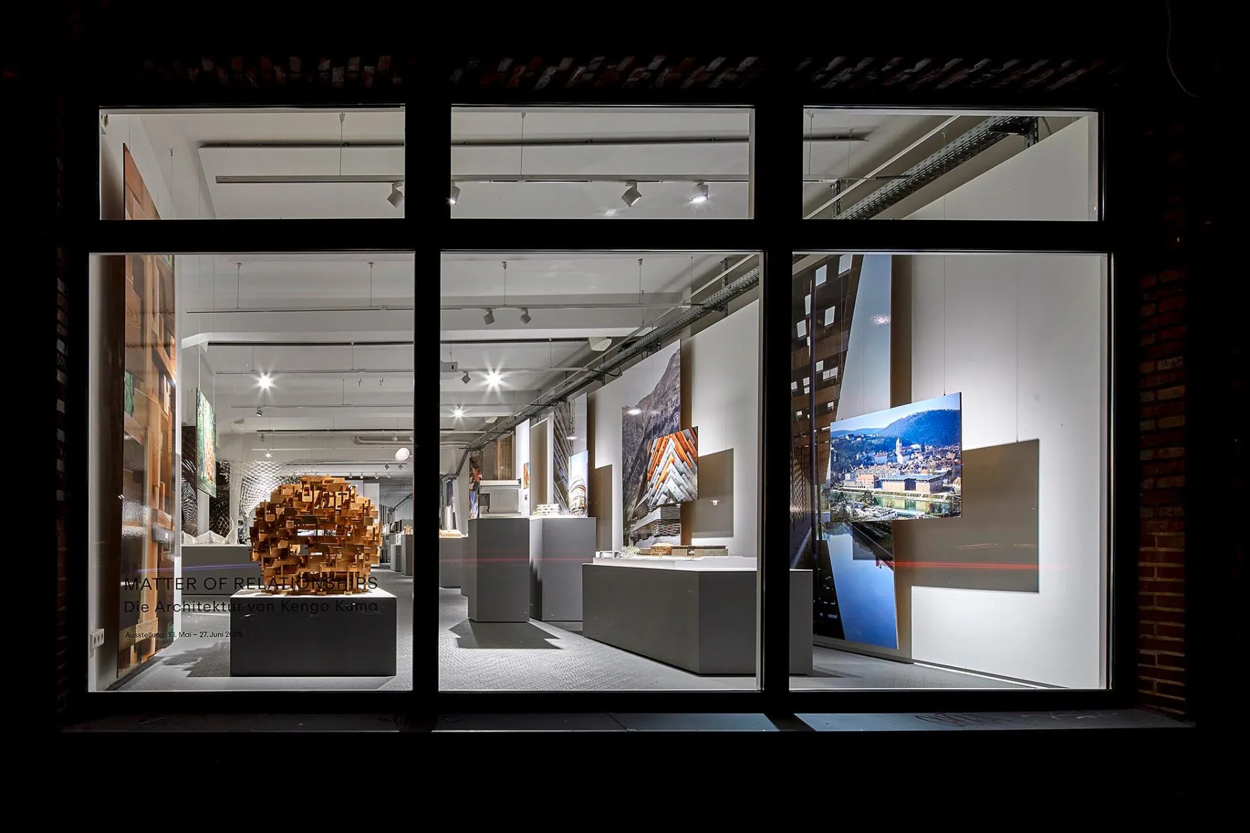 Blick in die Ausstellung im Hamburger ArchitekturSalon