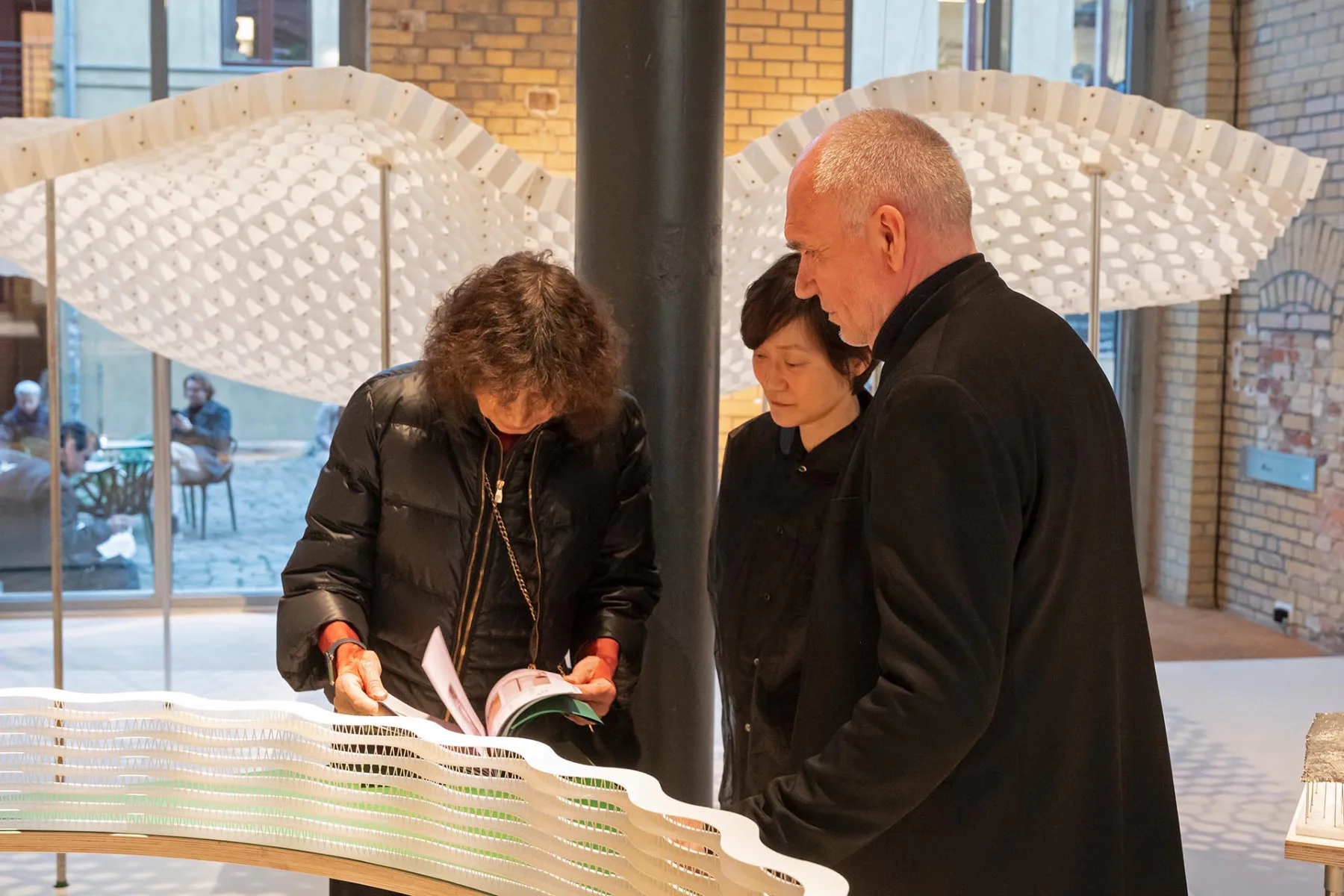 Kristin Feireiss auf der Eröffnung der Ausstellung Rational Form Making - PangArchitect im Aedes in Berlin.