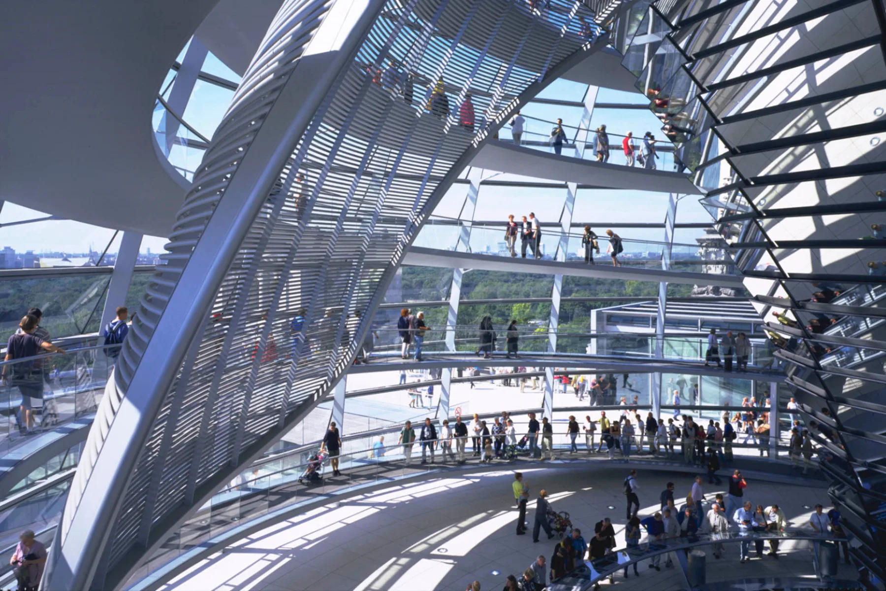 Kuppel des Reichstagsgebäudes in Berlin