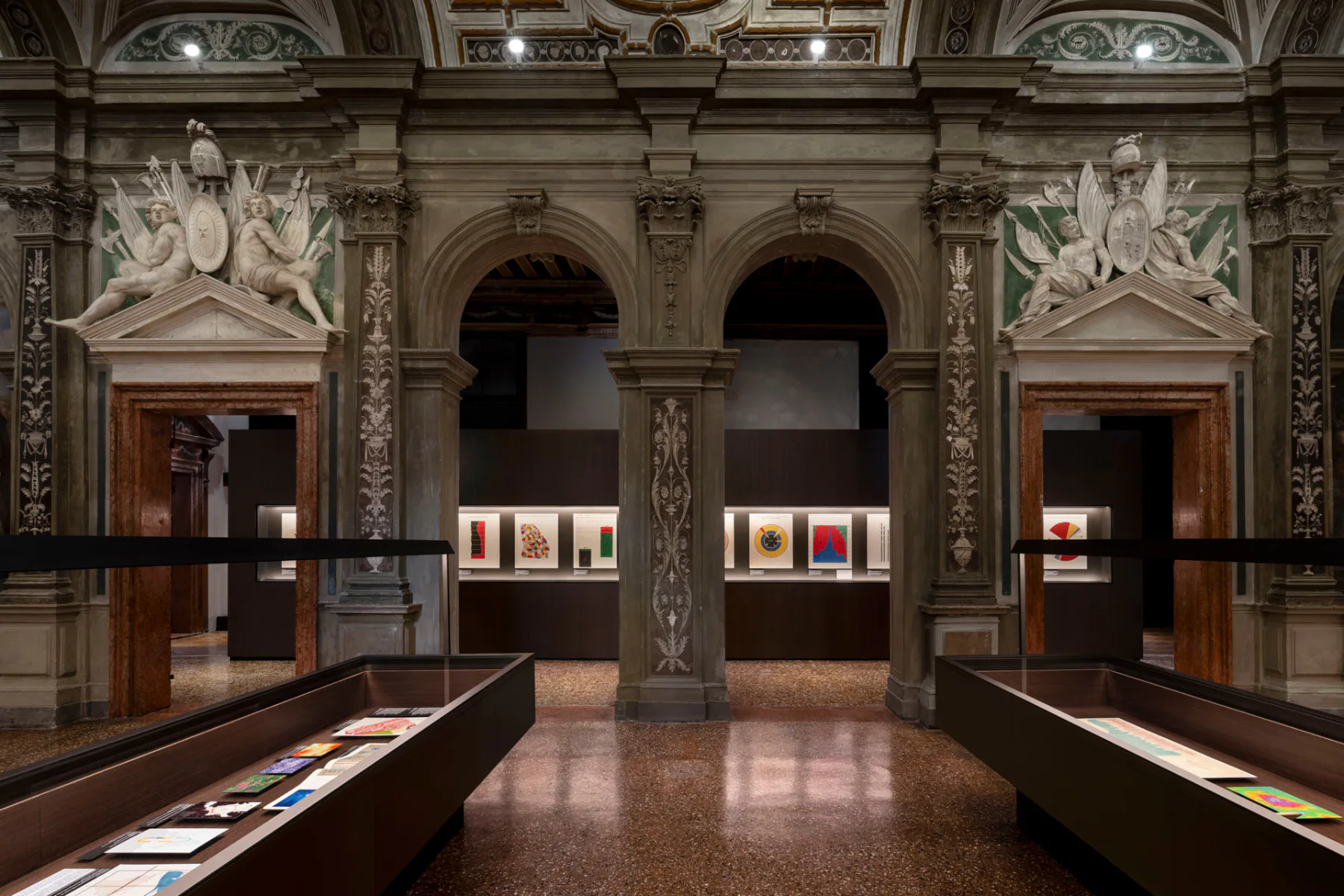Die Ausstellung „Diagrams“ wird in den Barocksälen der Ca’Corner della Regina am Canale Grande gezeigt.