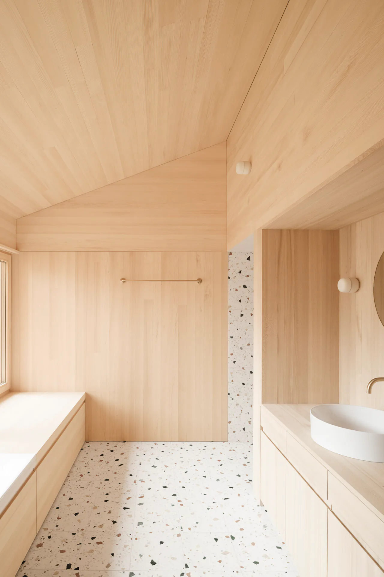 Das Badezimmer mit hellen Terrazzofliesen
