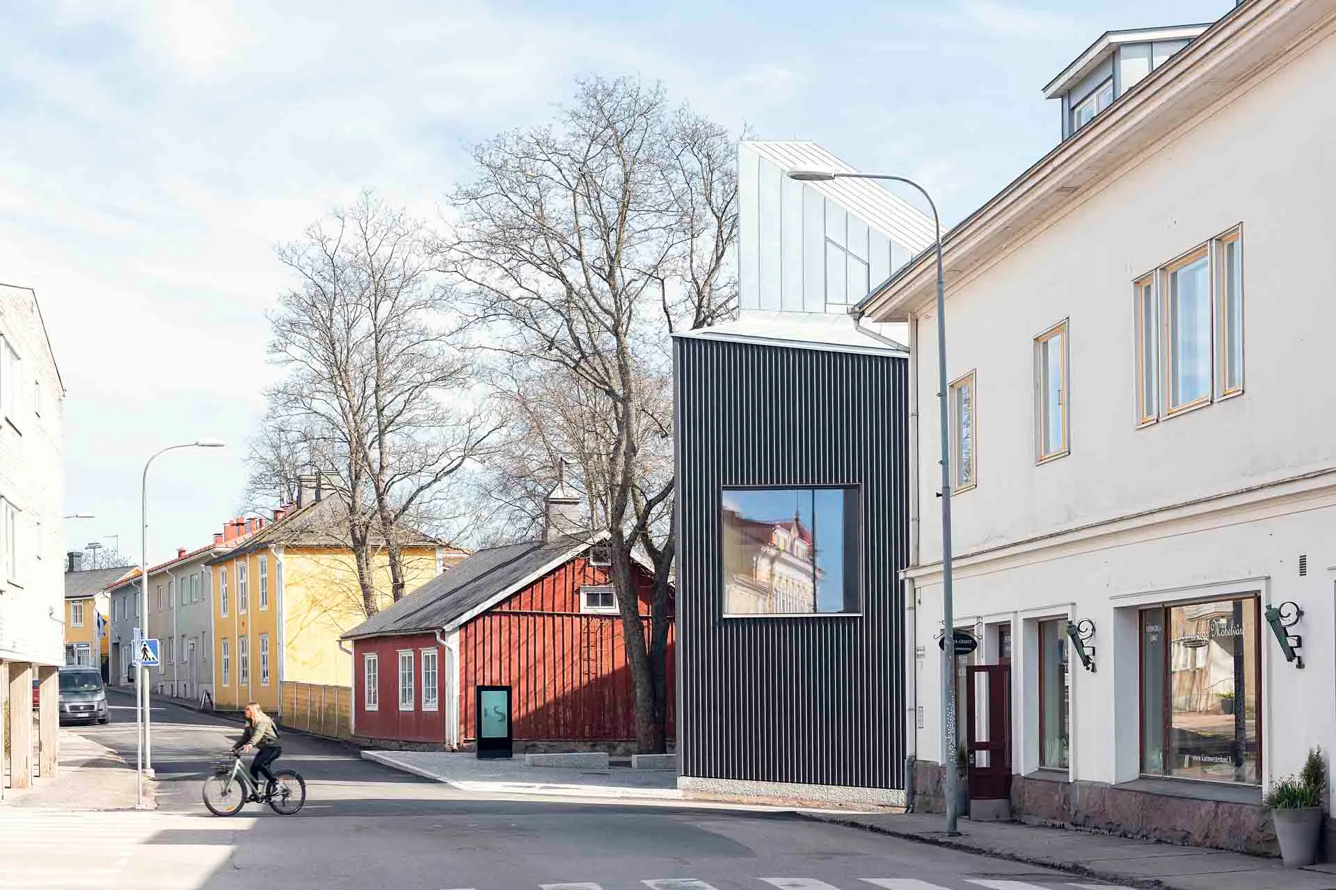 Aus der Straßenperspektive wird deutlich, mit wieviel Rücksicht auf den Altstadtkontext JKMM ihren Museumsbau gestalteten.