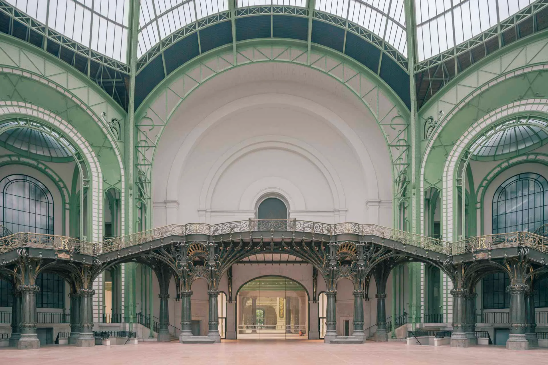 Eine optimierte Besucherführung demonstriert das komplexe Zusammenspiel von moderner Technologie und historischer Architektur.