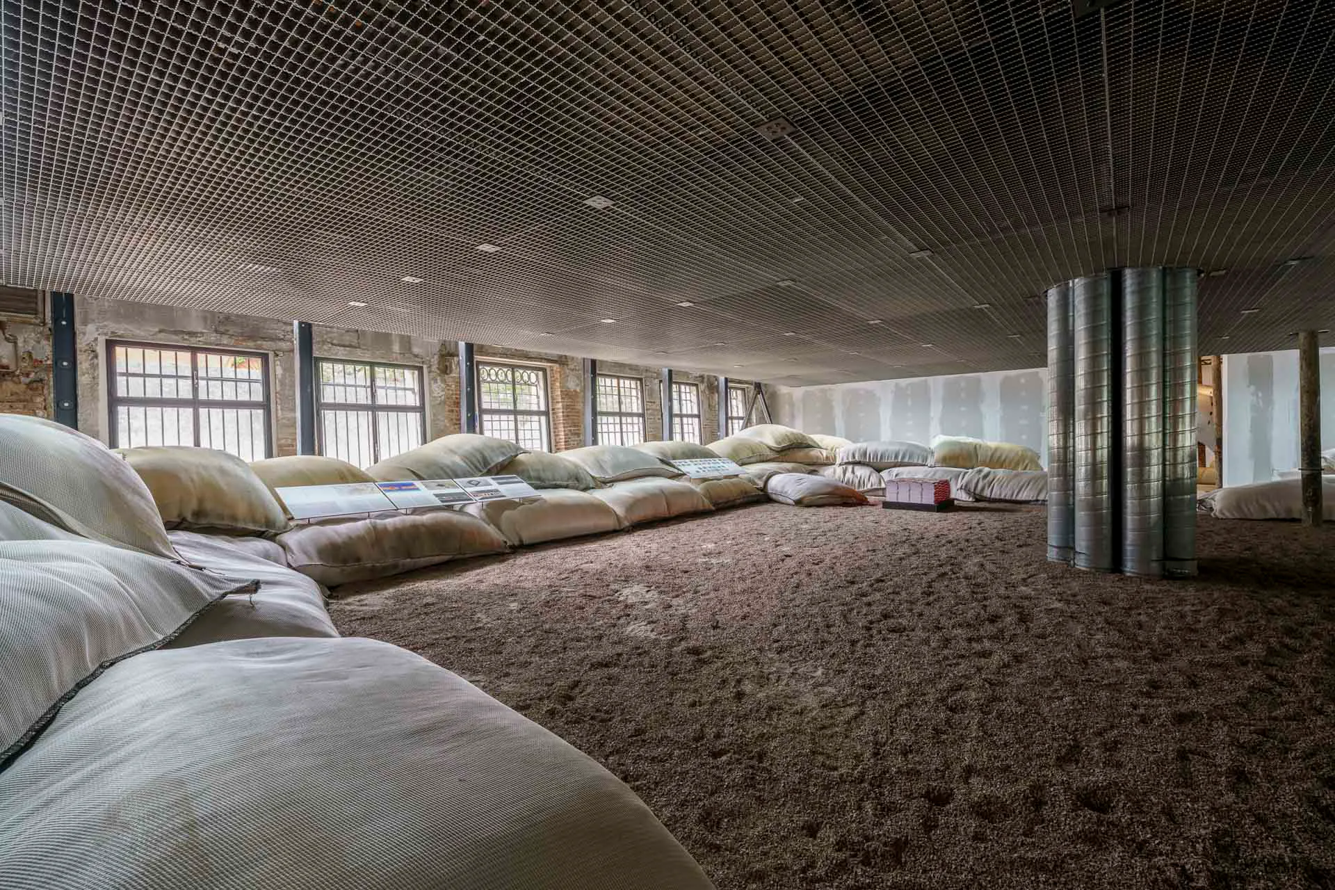 „Heatwave“ im Pavillon von Bahrain. Kurator: Andrea Faraguna.