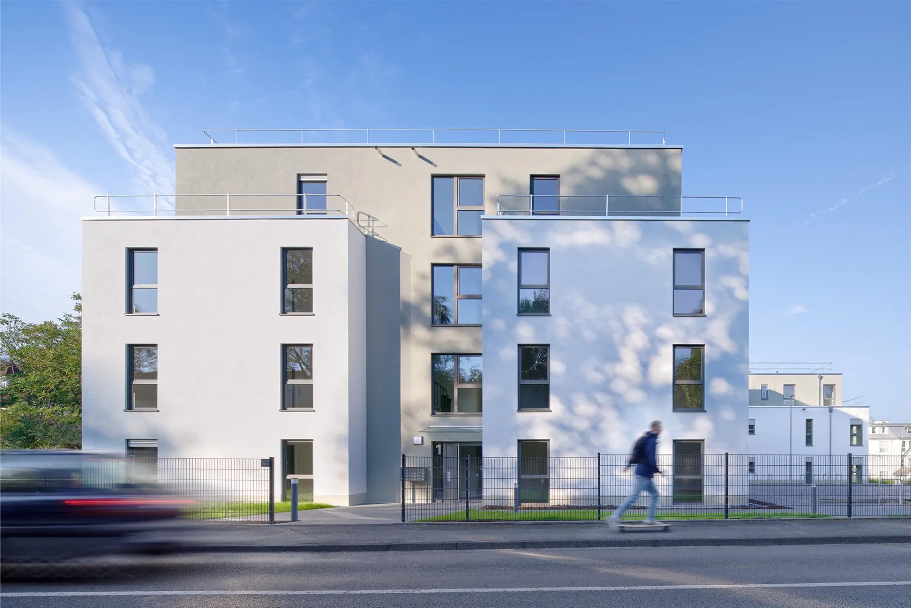 Das Bauprojekt der BImA in Königswinter besteht aus zwei Punkthäusern. Die Gebäude fügen sich optisch sehr schön in die Umgebung, ein historisches Villenviertel, ein.