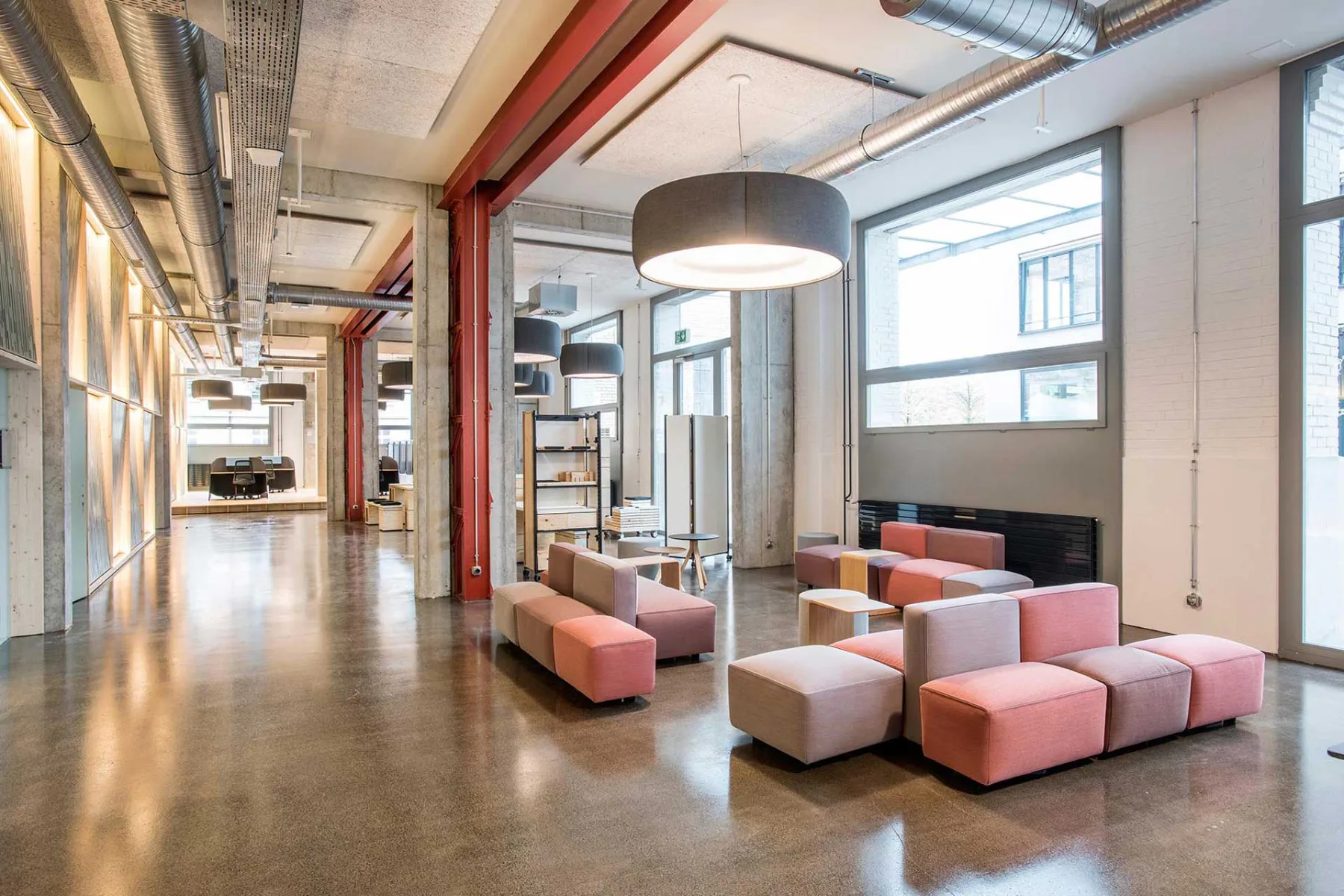 Im Technopark Winterthur belegen derzeit 55 Unternehmen mit rund 400 Mitarbeitern ca. 9000 m² Fläche – in fest vermieteten Büros sowie in der Coworking-Area „Workeria“.