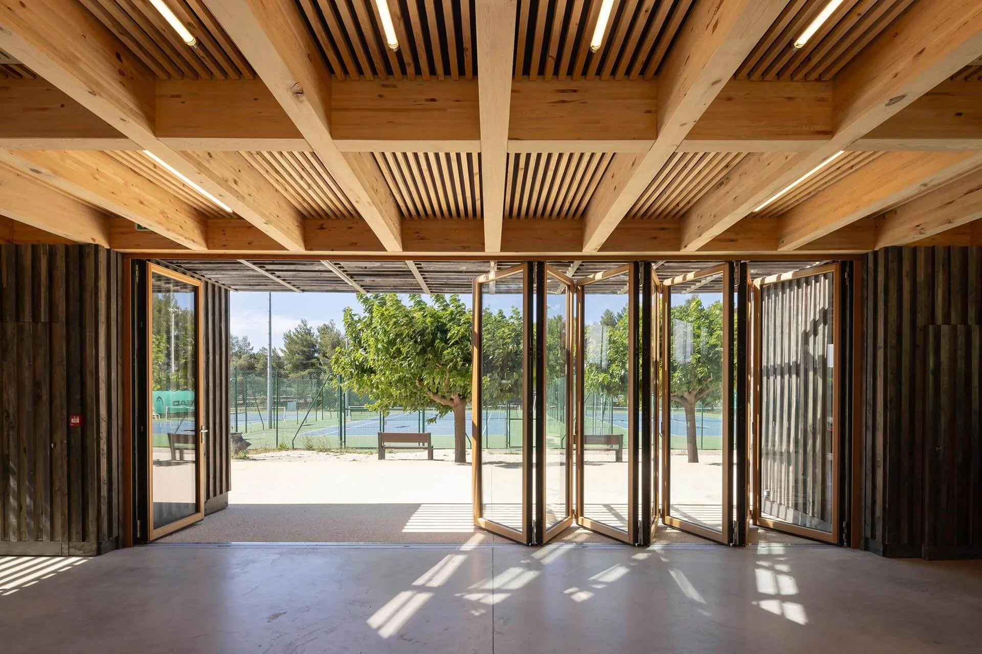 Neben der hohen Manufakturqualität überzeugten den Architekten die hohe Funktionalität und die mühelose Handhabung der Glas-Faltwände.