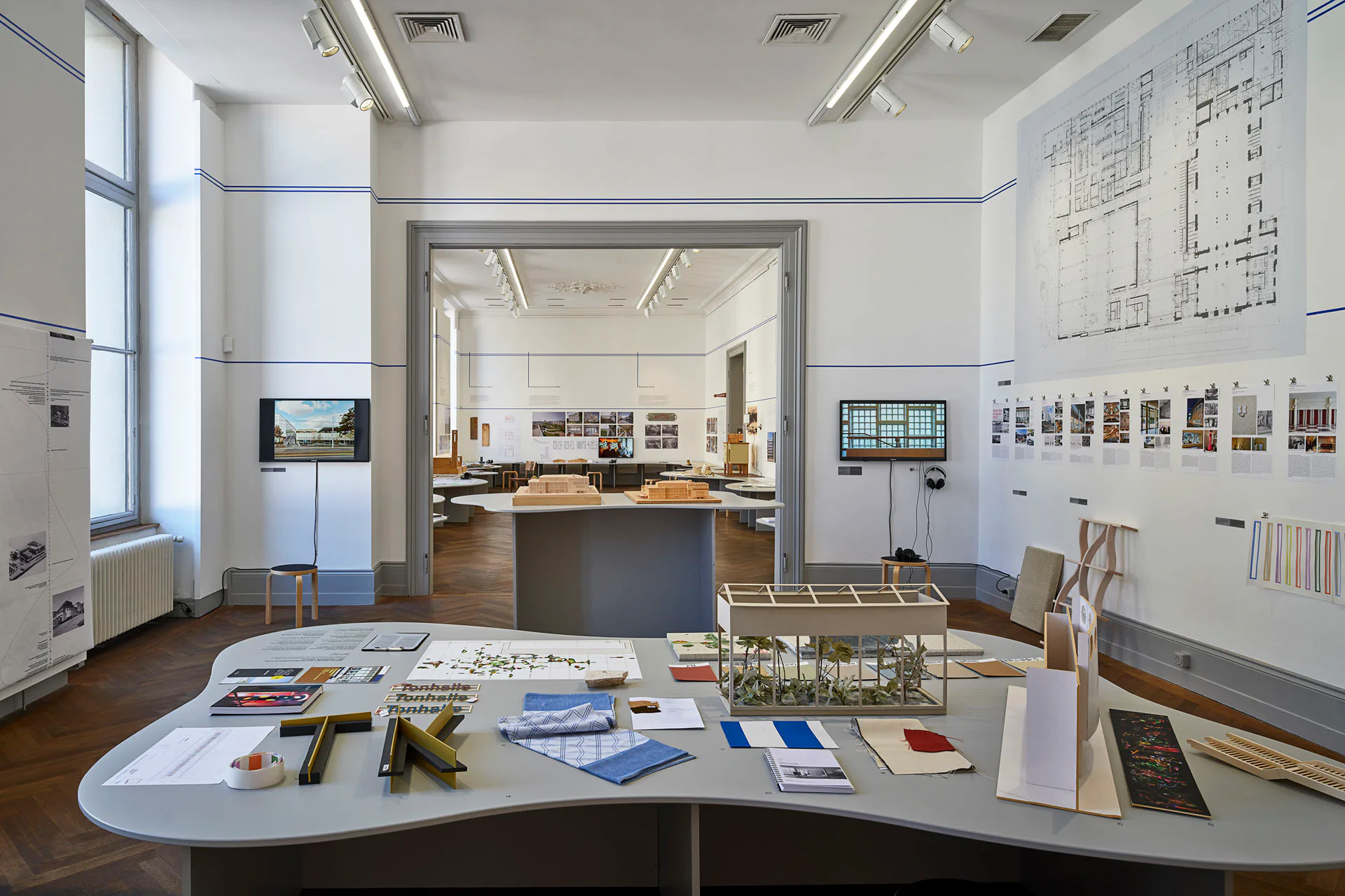 Die Ausstellung „Was War Werden Könnte: Experimente zwischen Denkmalpflege und Architektur“ betrachtet die Vergangenheit, Gegenwart und Zukunft der Denkmalpflege.