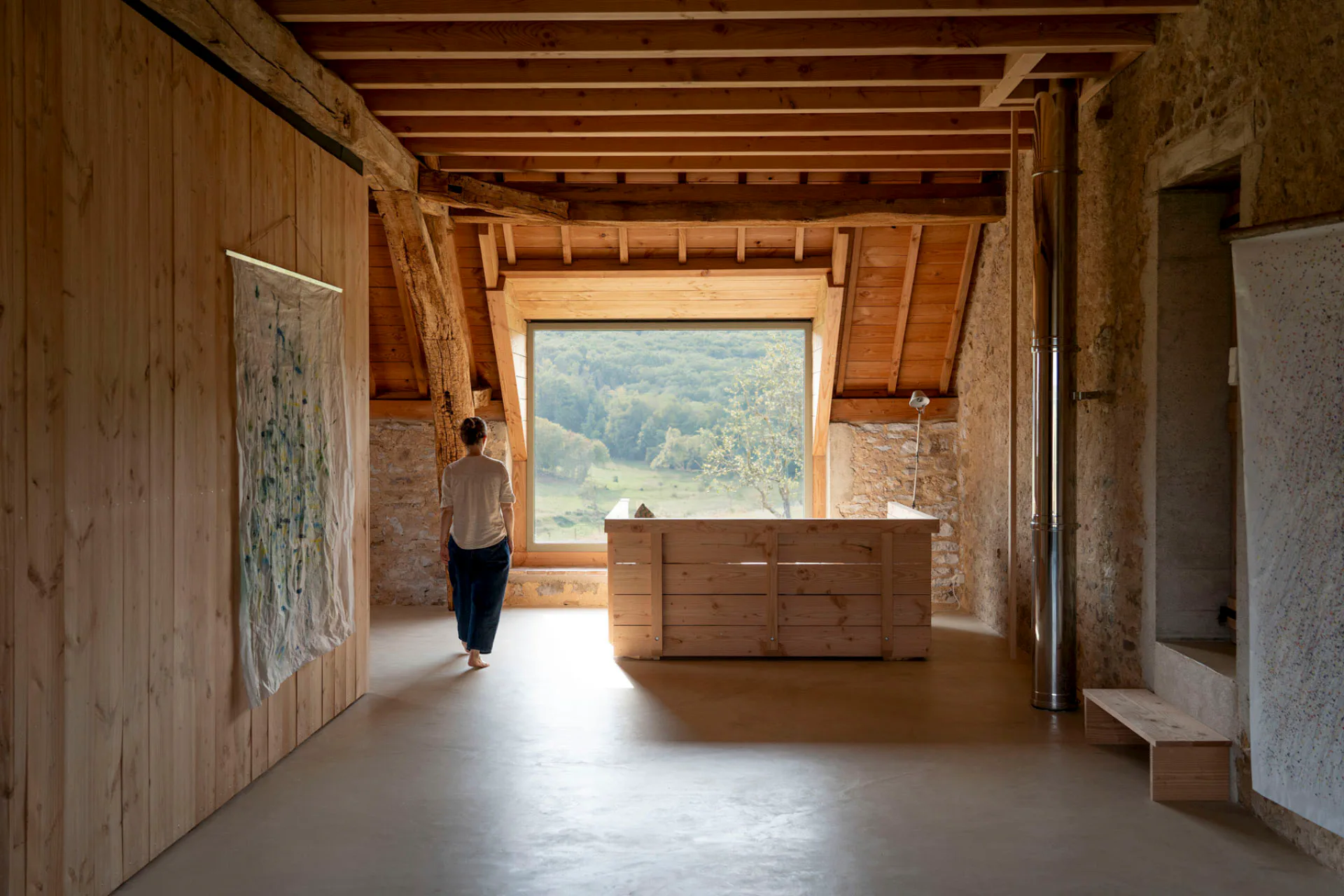 Große neue Fenster bieten einen weiten Blick auf das Burgundertal.