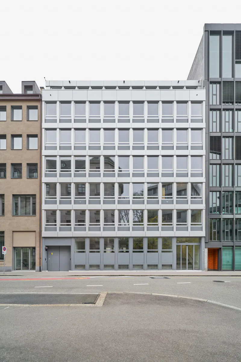 David Vaner Architektur, Fassadensanierung Basler Kantonalbank, Basel BS, 2021 – 2022. Fassade nach der Sanierung