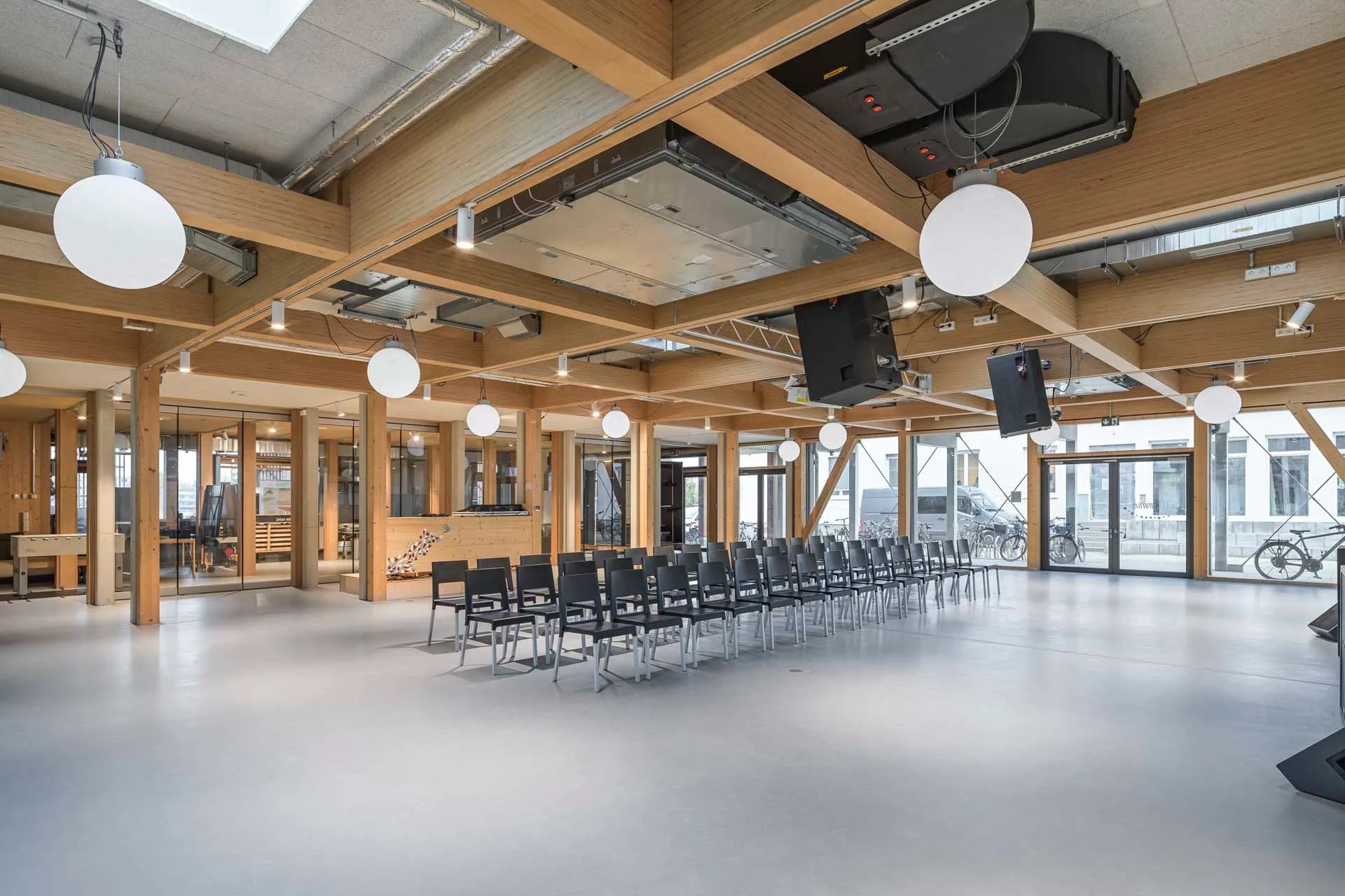 Im eingeschossigen Gebäudeteil steht ein Auditorium für das vielfältige Bildungsangebot des Collegium zur Verfügung.