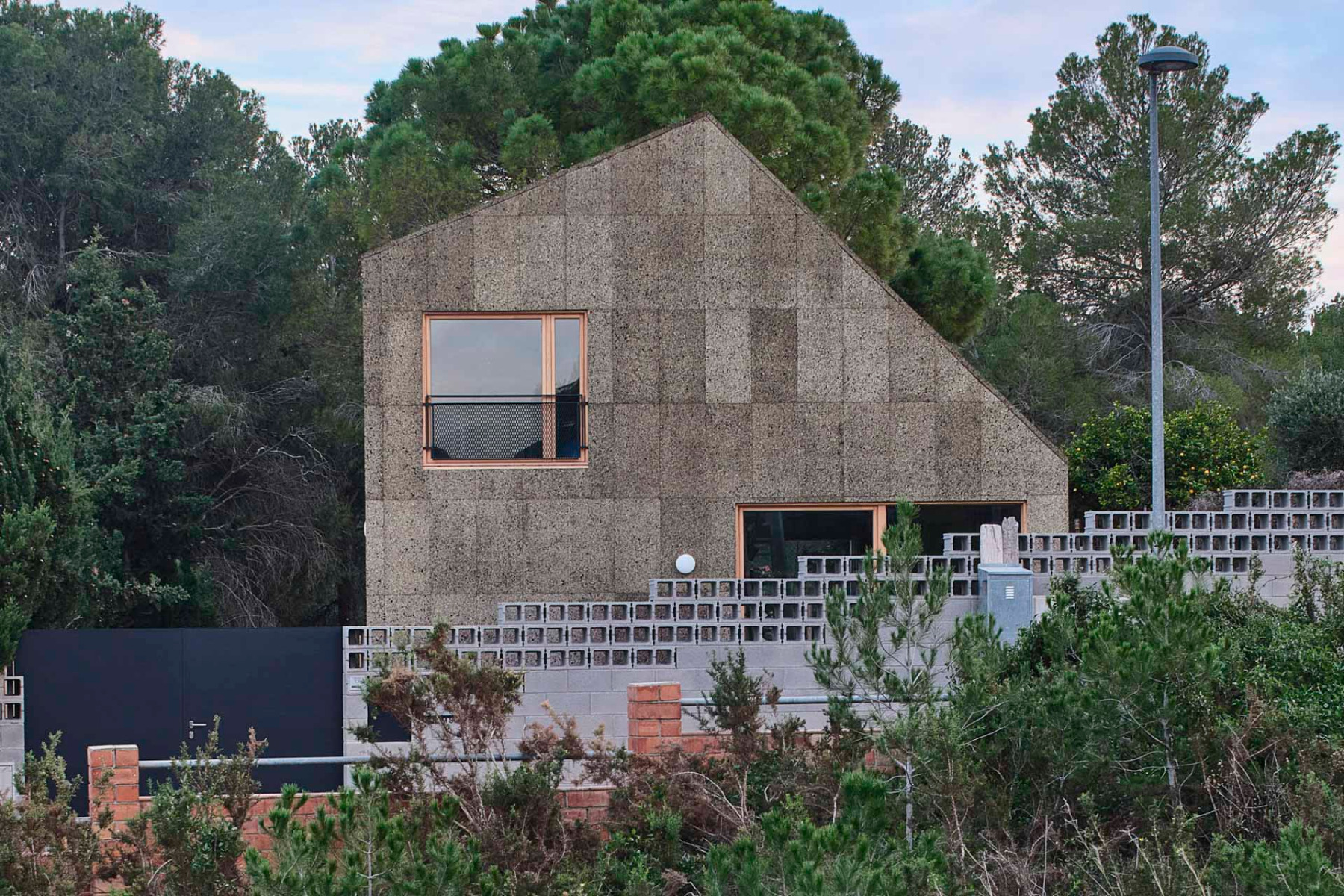 Wohnhaus in Katalonien von Alventosa Morell Arquitectes