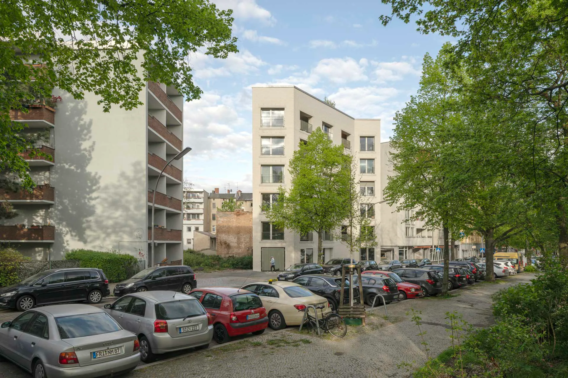 Projektspezifische Formsteine ermöglichen die Bekleidung nicht-rechtwinkliger Gebäudeecken.