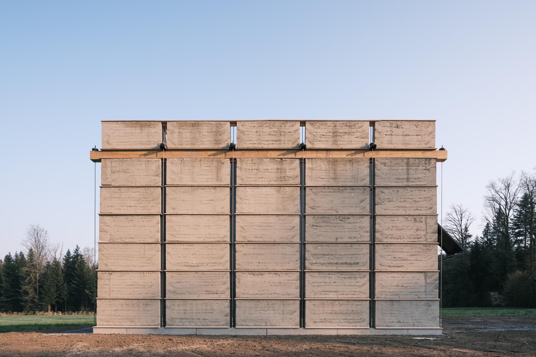 Detail Praxis: Bauen mit Stampflehm