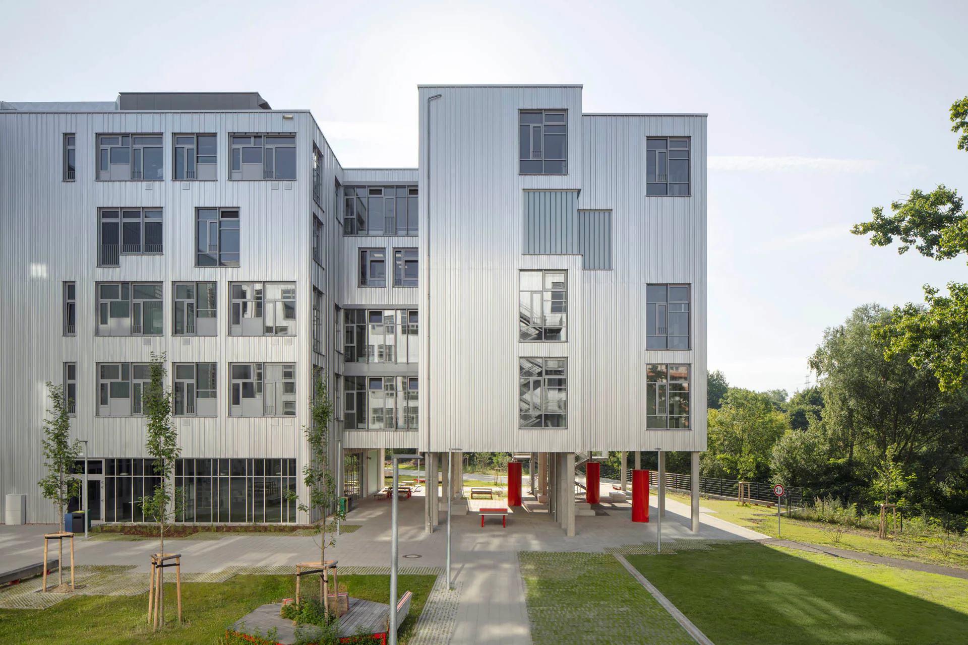 Doppelschule Allee der Kosmonauten Berlin von PPAGarchitects