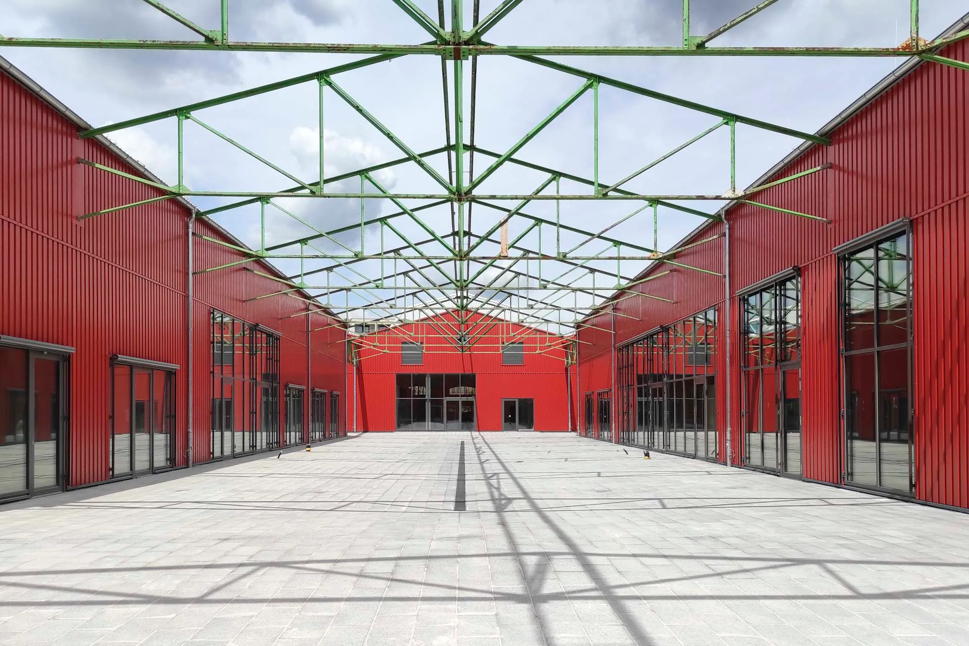 Neu entstandener Innenhof mit Bestandstragwerk