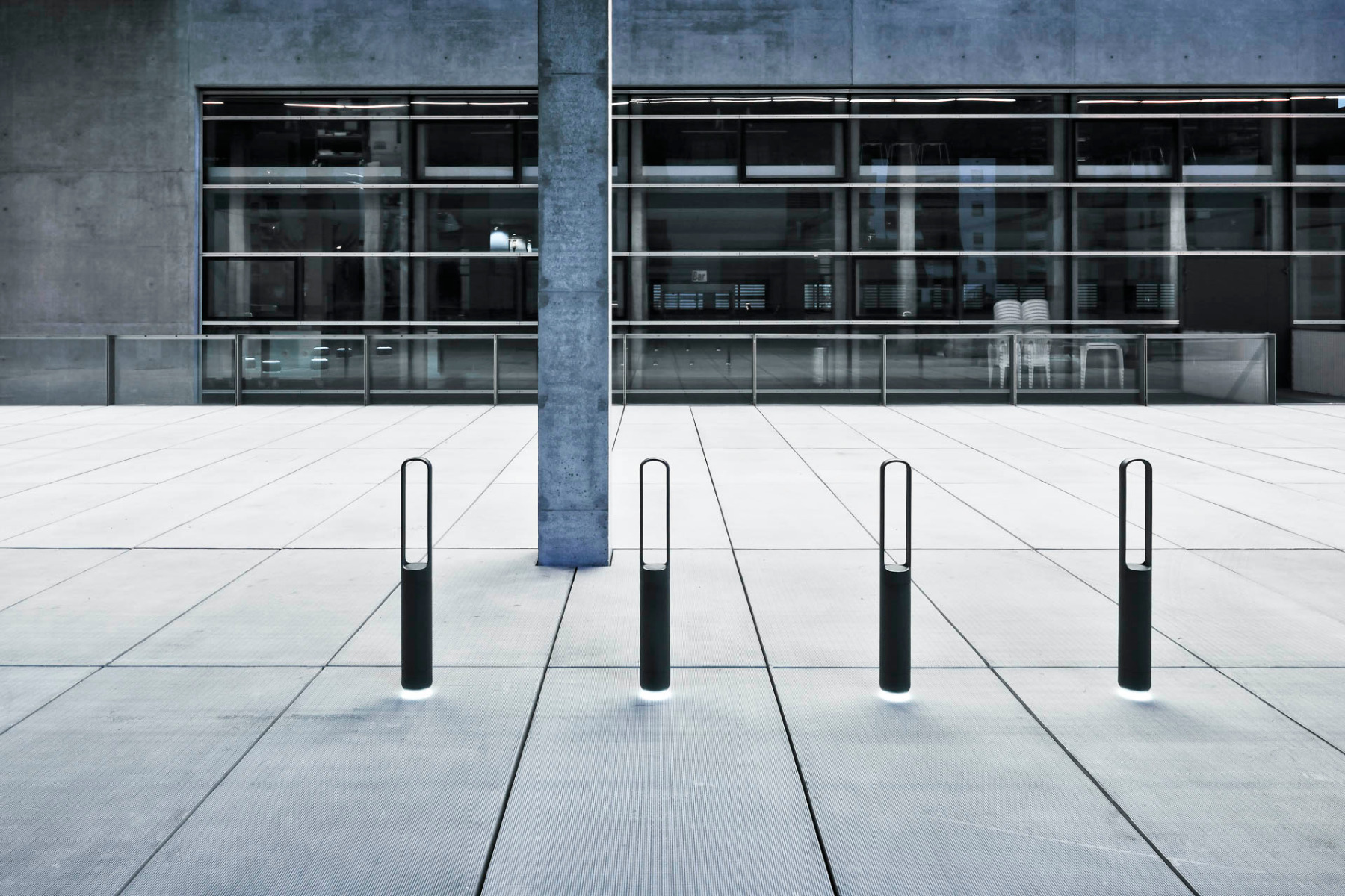 Stadtmobiliar mit Lichtkante