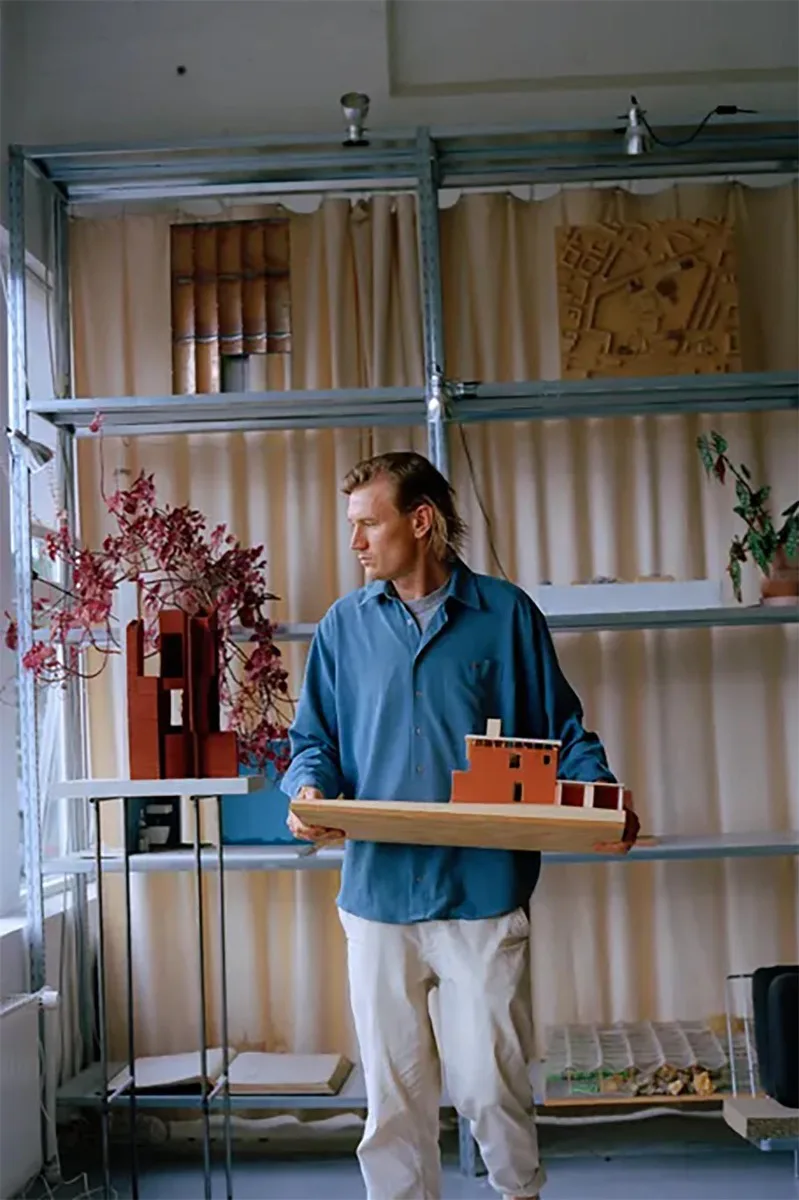 Make Materials Matter ist ein Filmporträt von Marc-Christoph Wagner und Simon Weyhe über Søren Pihlmann.