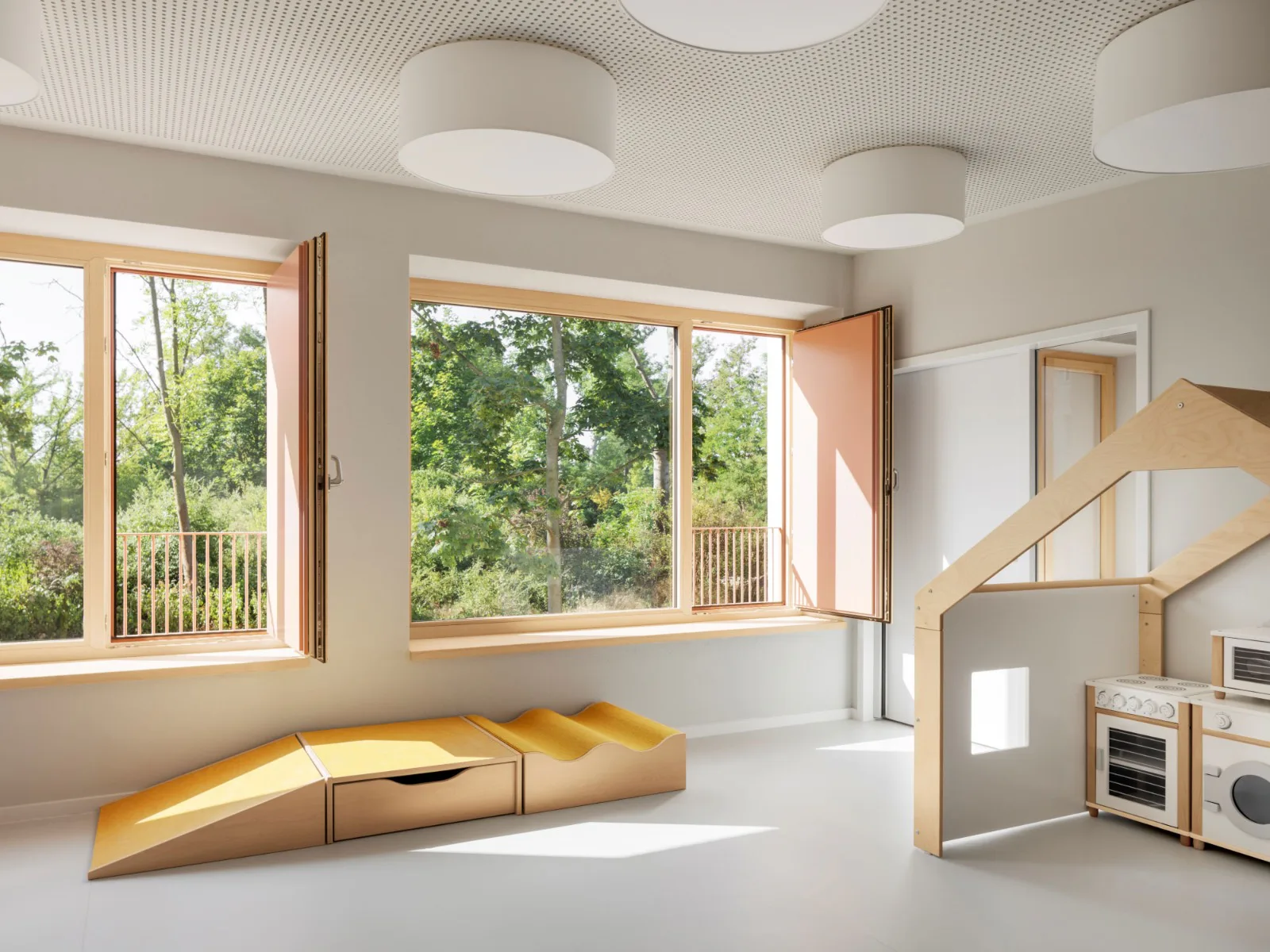 Nike für Umgang mit dem Bestand: Campus-Kindergarten, Umbau einer Telefonzentrale in Merseburg, Architektur: Aline Hielscher Architektur