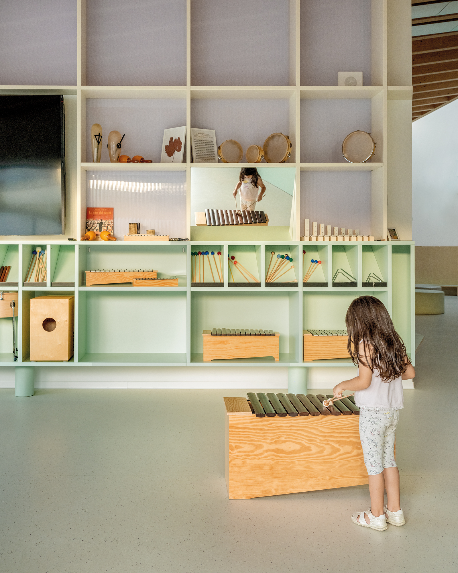 Early music education plays an important role in the daycare centre. Opera and pop singer Andrea Bocelli’s private foundation is the initiator of the project.