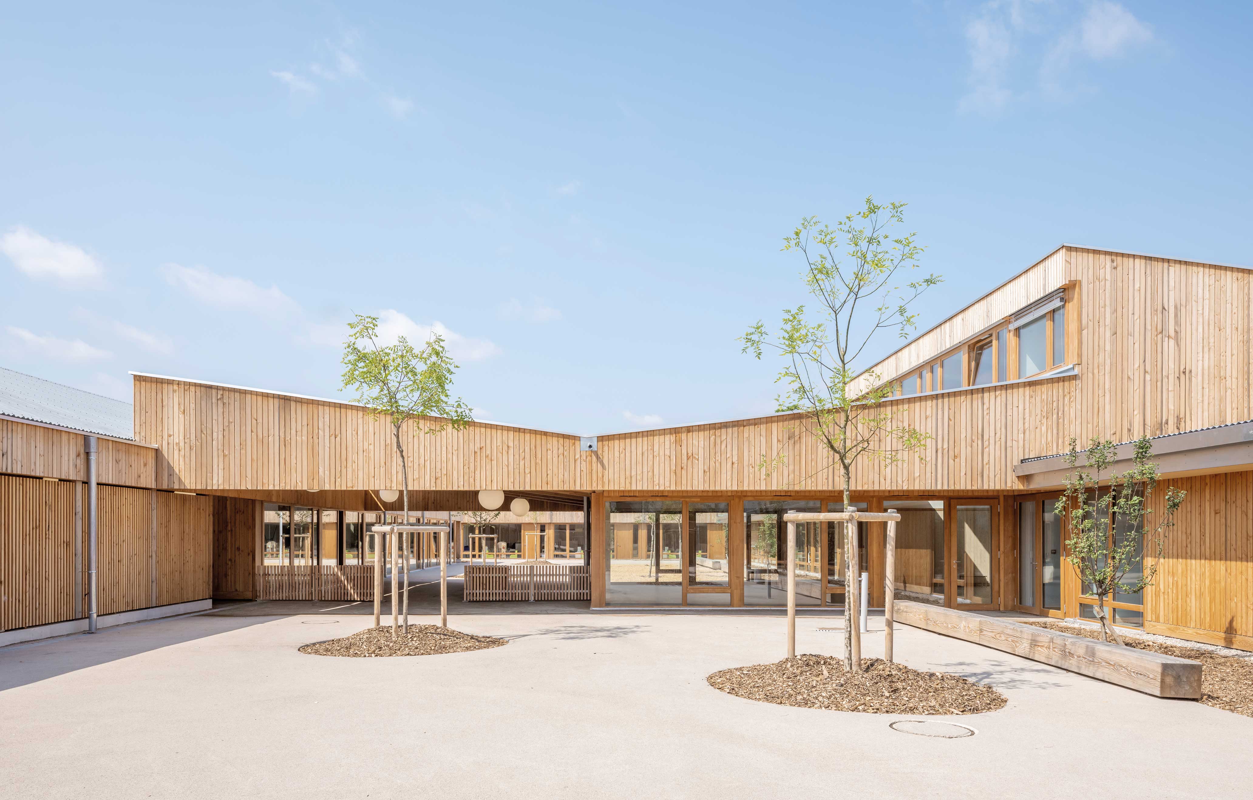 Dass der Kindergarten aus Holz sein sollte, stand für Jan Richter von Anfang an fest. Im Innenbereich wird Kiefernholz verwendet, im Außenbereich Douglasie.