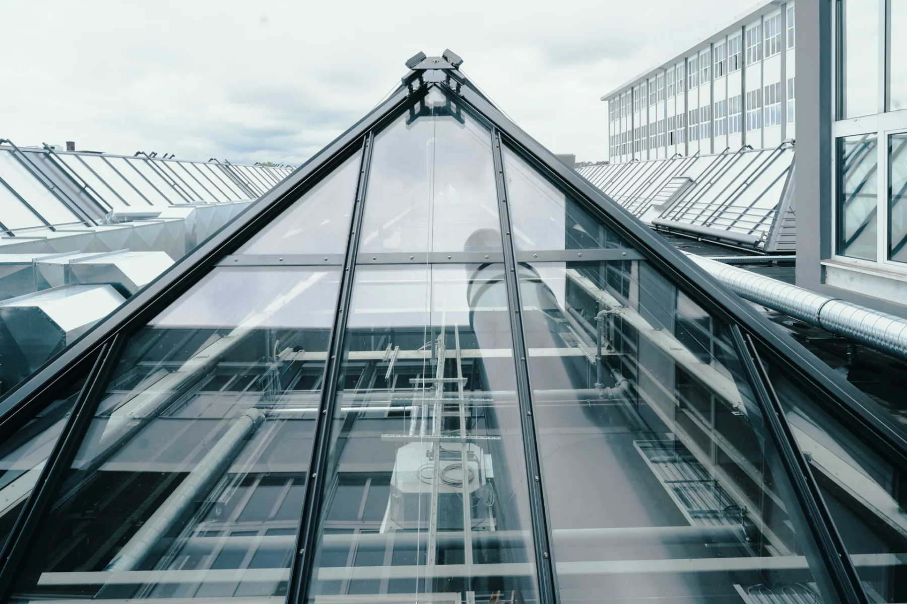 Die neuen Dachlaternen von Indu Light erfüllen die Anforderungen an Brand- und Schallschutz sowie Energieeffizienz.