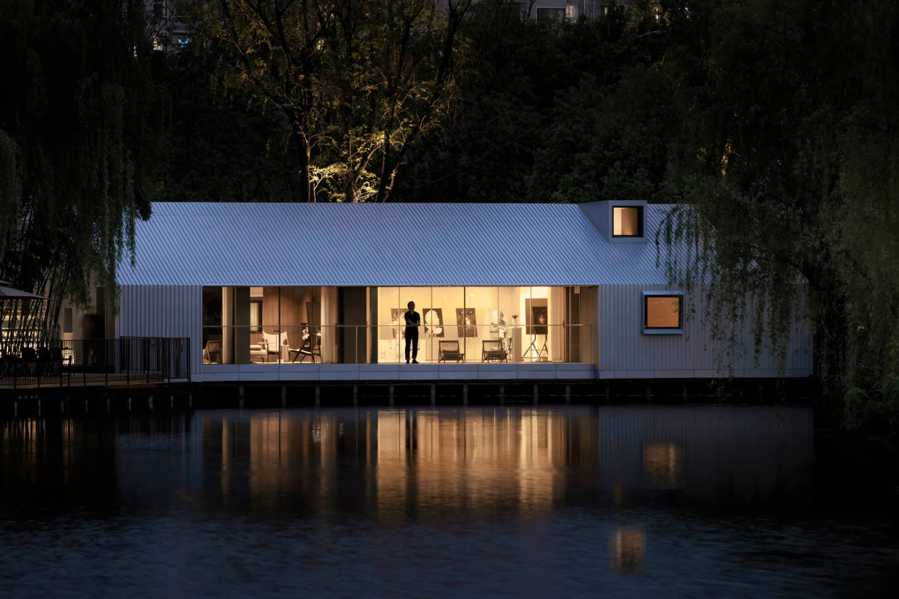 The Lake House-Life Experience Pavilion bei Nacht
