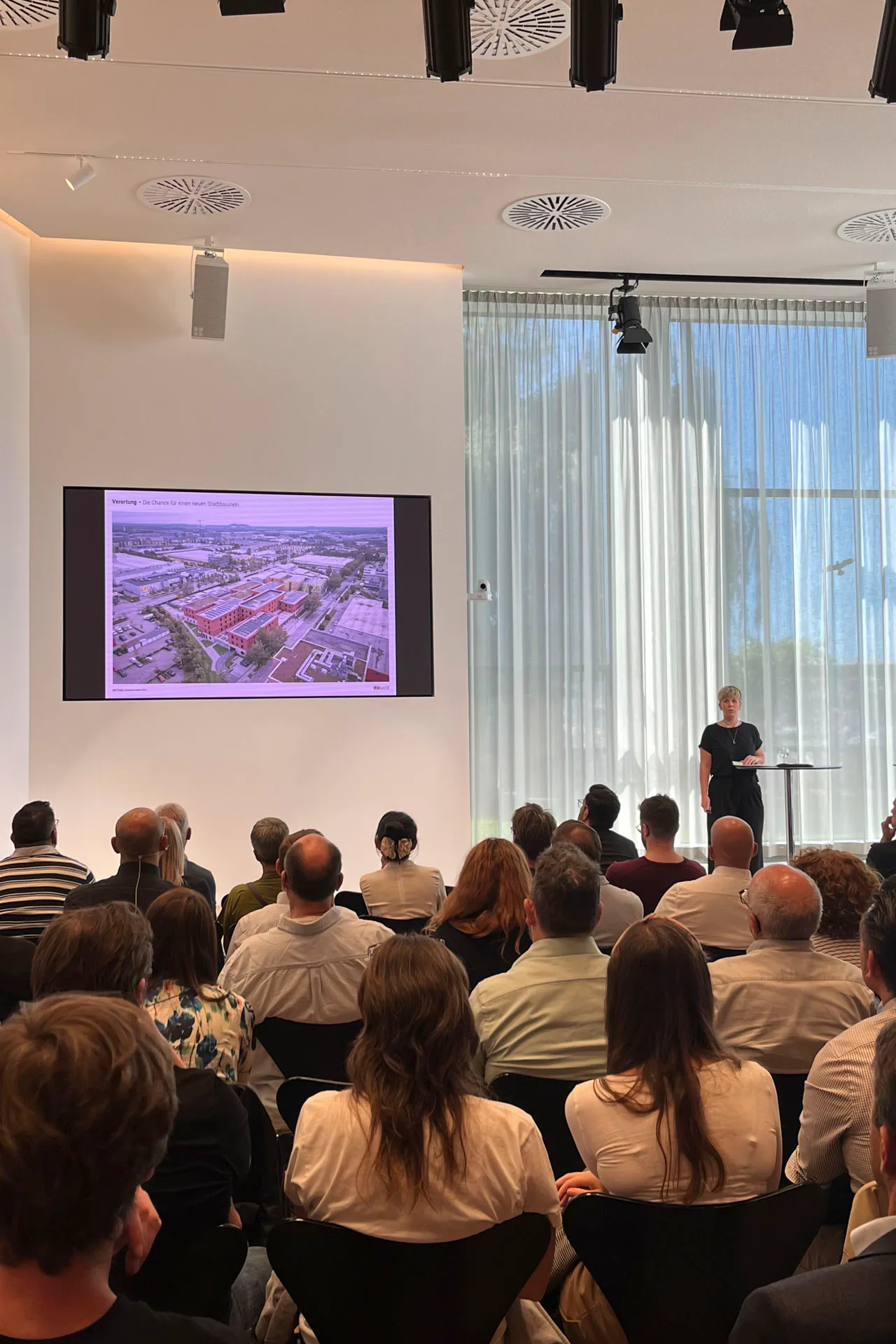 Vortrag Übernachtungsschutz in München von Katharina Benz (Hild& K Architekten)