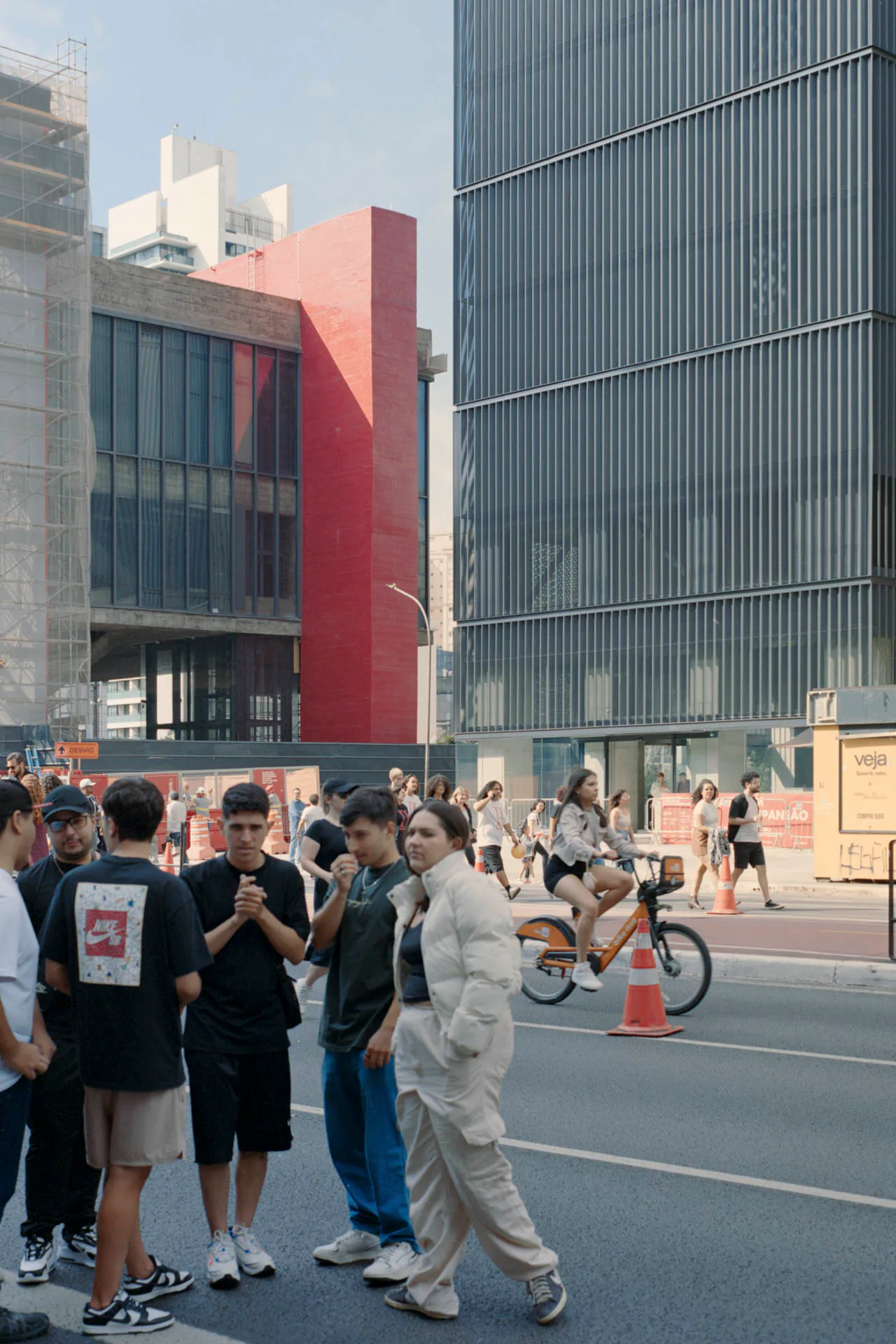 Das Museo de Arte de São Paulo (MASP) von Lina Bo Bardi mit der neuen Erweiterung