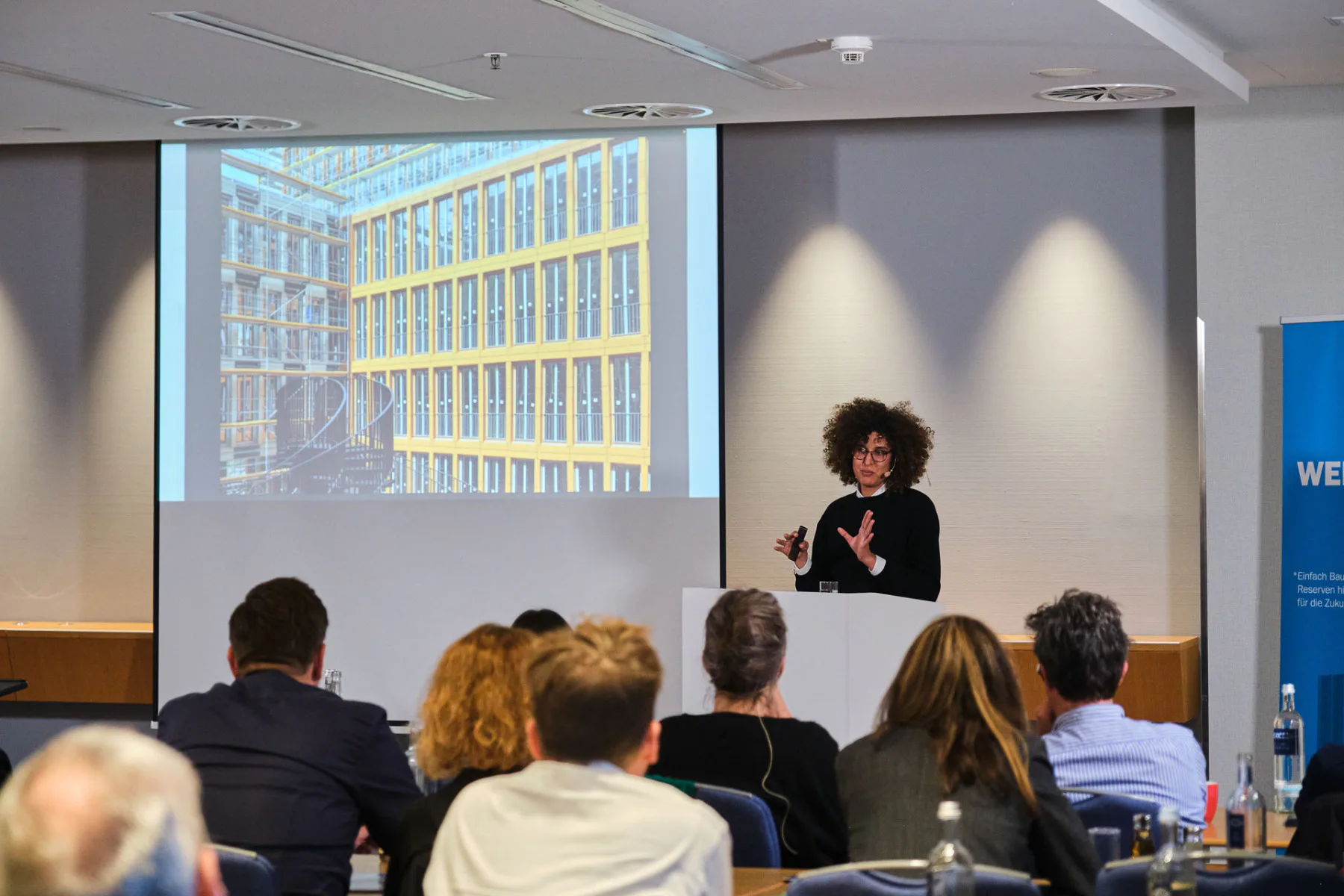 Hinda Bouabdallah von Oliv Architekten zum Umbau eines Verwaltungsgebäudes aus dem Jahr 2000