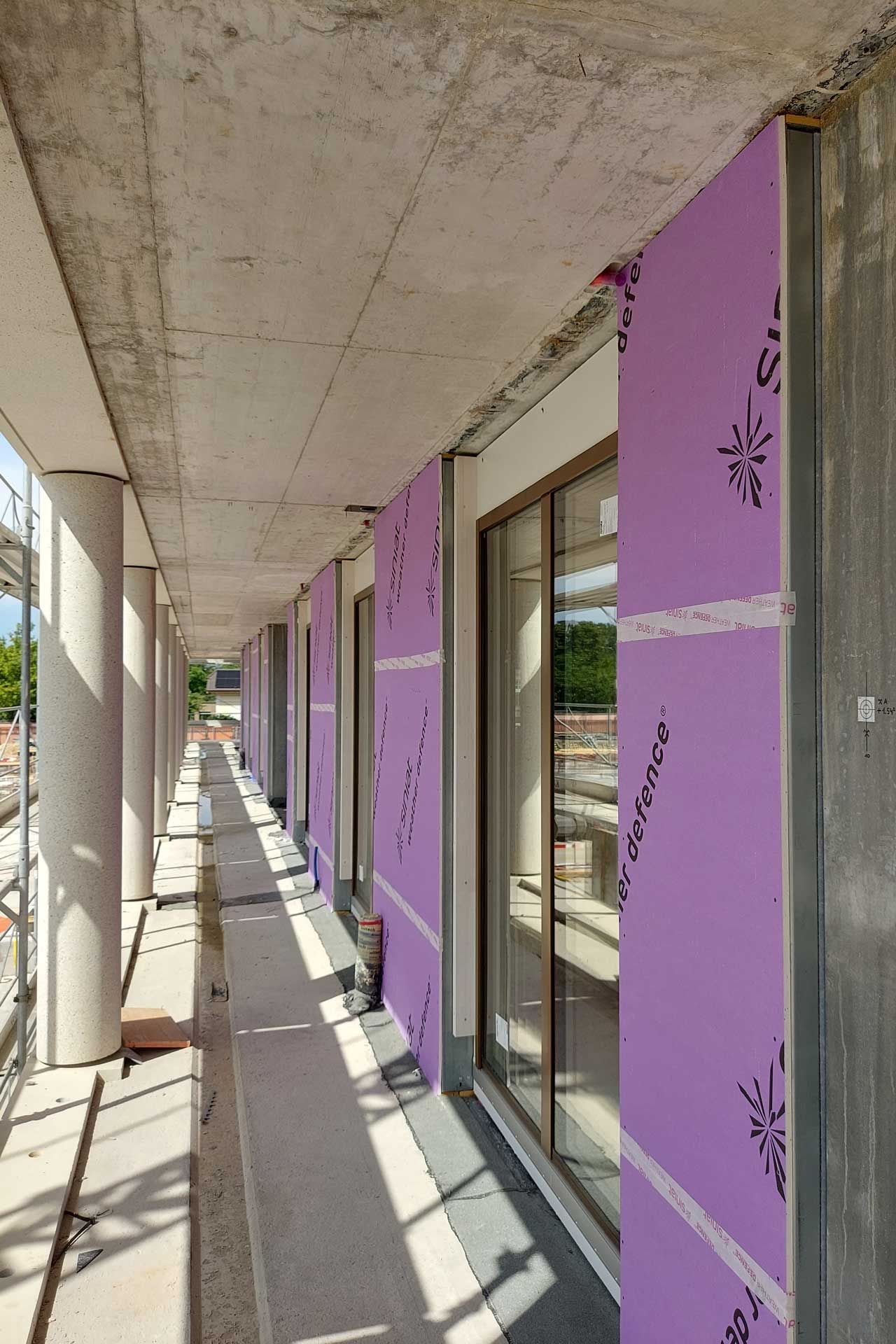 Nichttragende Außenwandkonstruktion aus edificio Stahlleichtbauprofilen mit der witterungsbeständigen Siniat Weather Defence Platte.