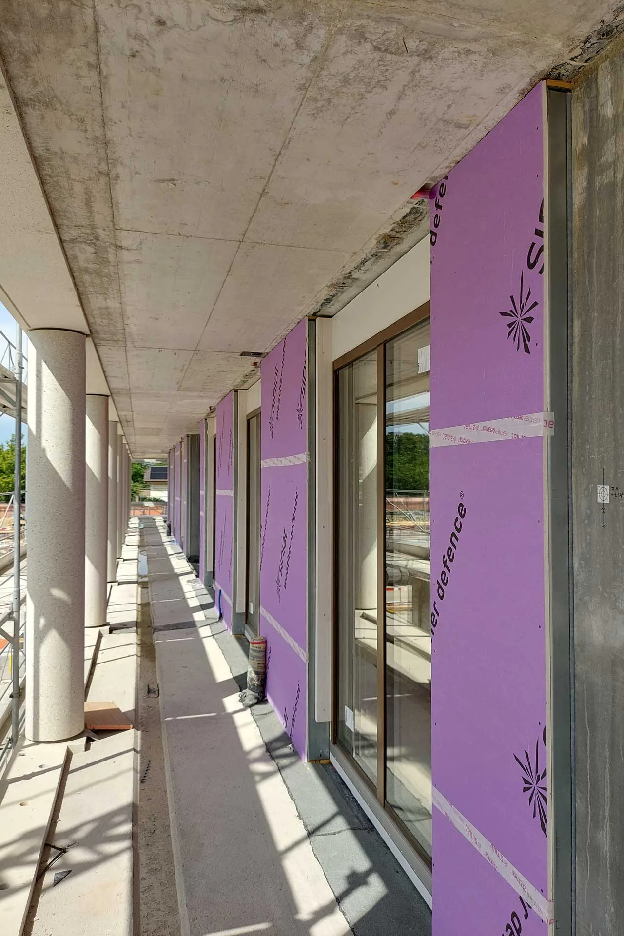 Nichttragende Außenwandkonstruktion aus edificio Stahlleichtbauprofilen mit der witterungsbeständigen Siniat Weather Defence Platte.