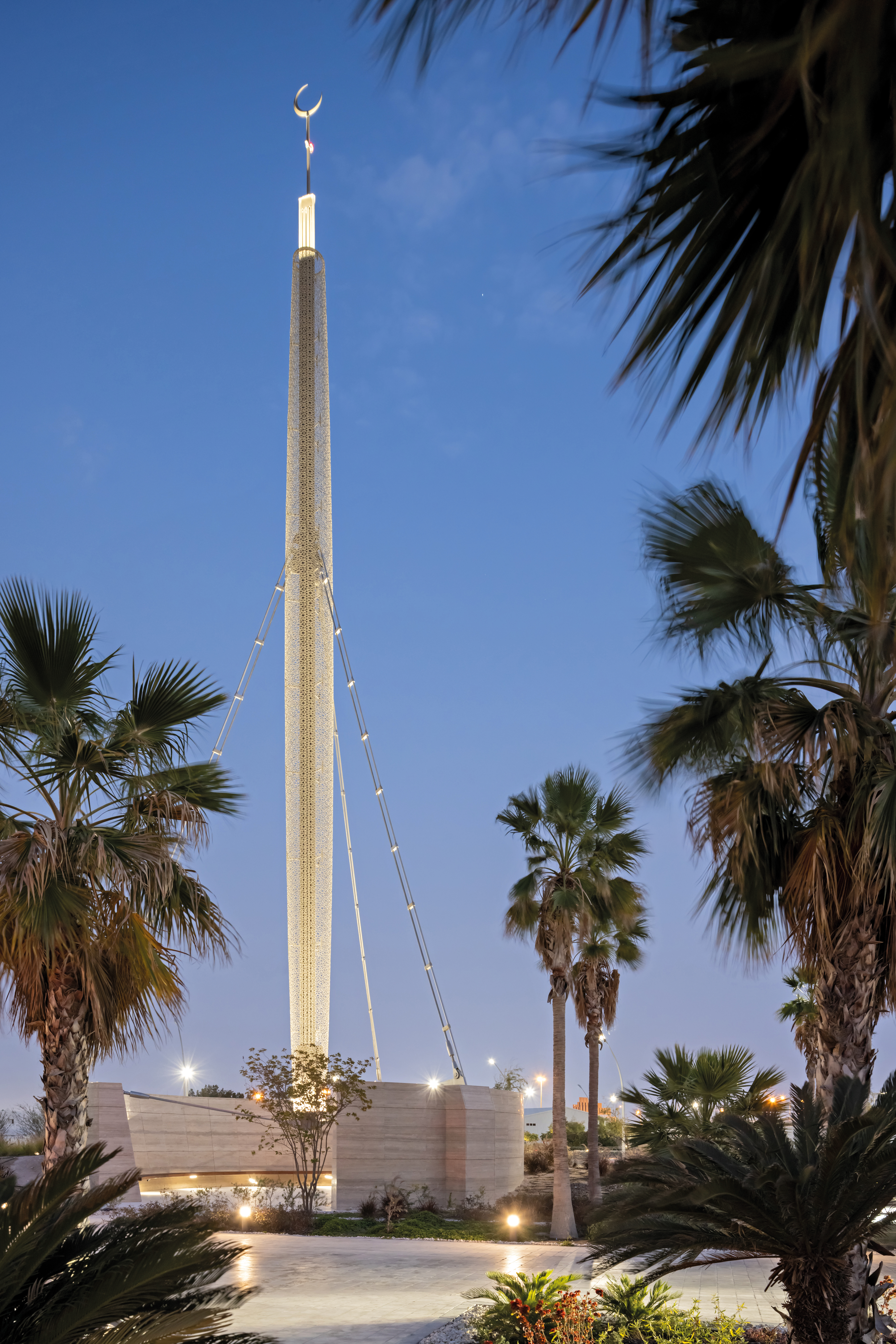 Five times per day the three illuminated loudspeaker modules rise all the way to the minaret top in order to announce the call to prayer.