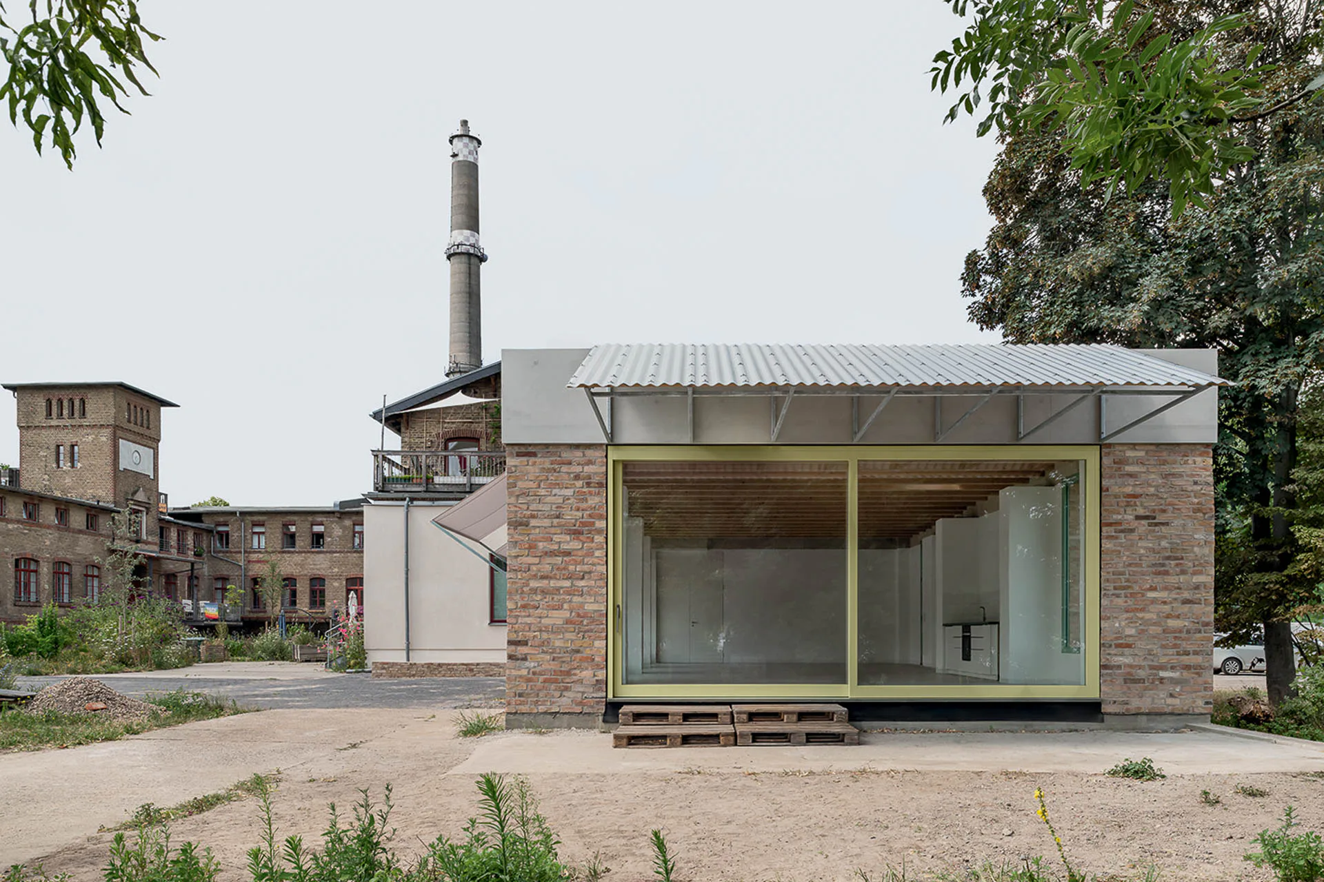 2023 gewann das Büro Undjurekbrüggen aus Berlin den Newcomer-Award des Erich-Mendelsohn-Preises mit dem Projekt Luise 19E.