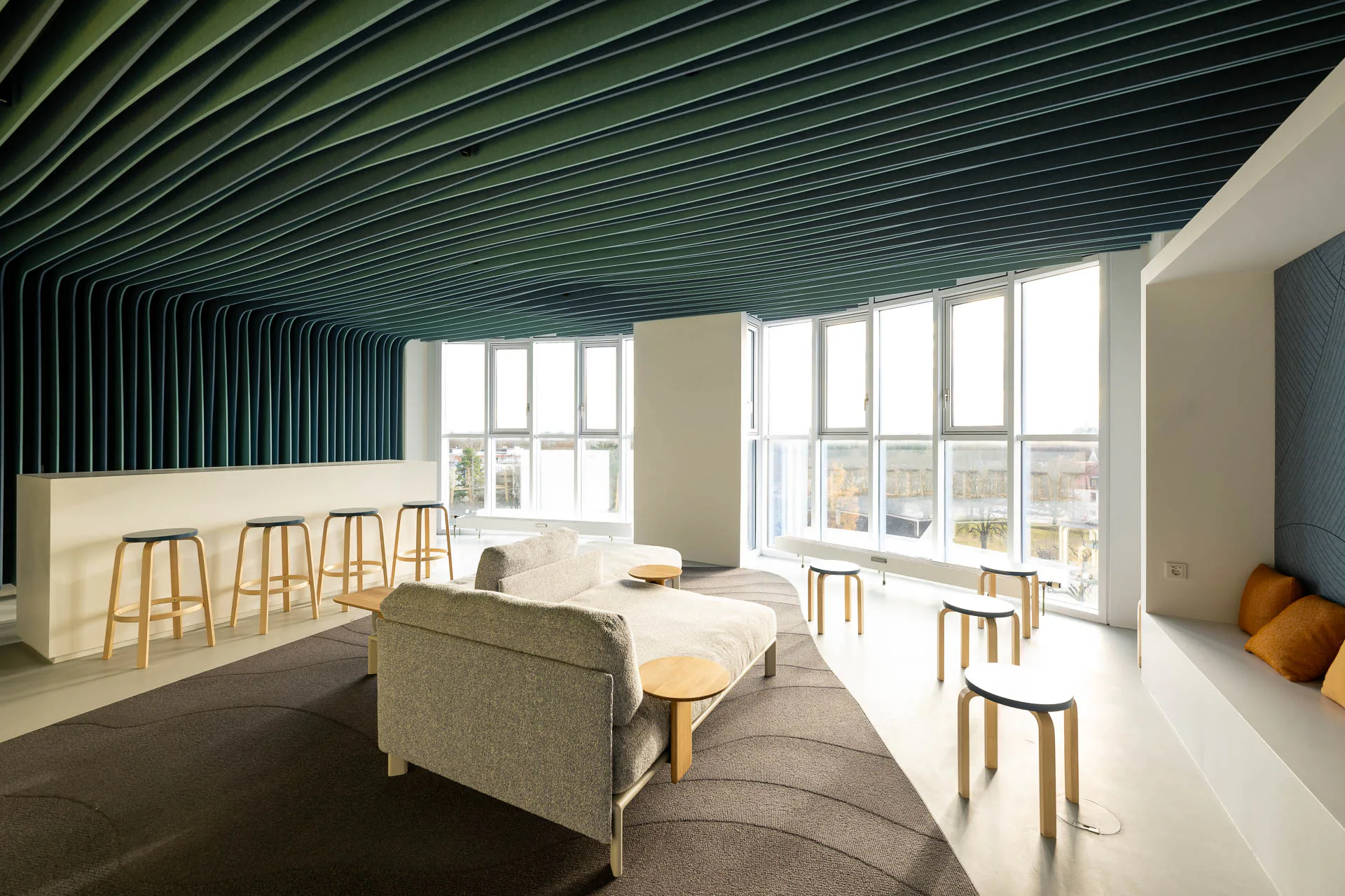Empfangsbereich des Servus Otto in München. Ein Jahr lang haben der Immobilien-Investor Art Invest und der Büroausstatter Vitra eine Büroetage in einem 90er-Jahre-Bau zwischengenutzt.