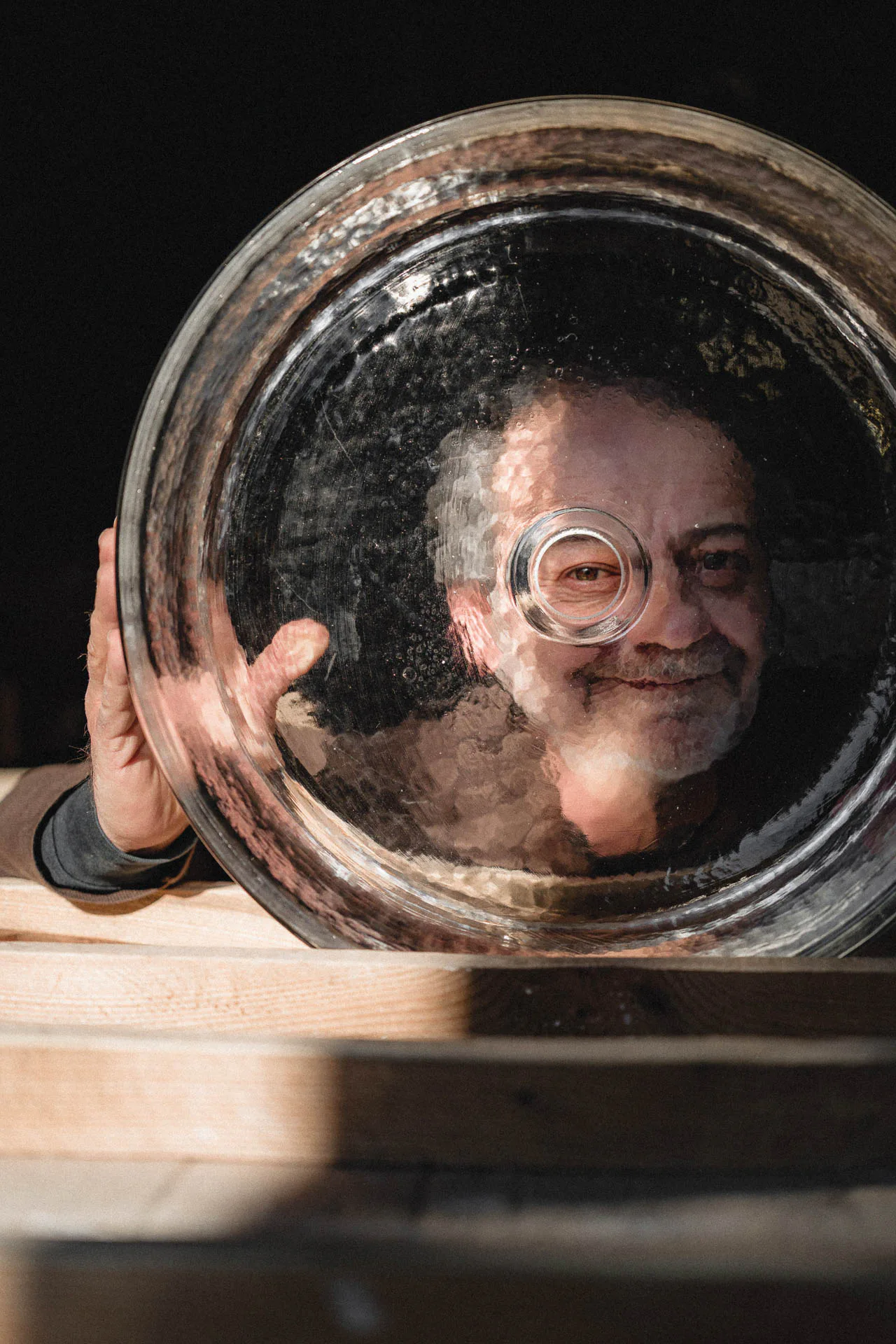 Der Designer Marco Zito kennt das Material Glas aus nächster Nähe – er wurde auf der Insel Murano geboren, dem historischen Zentrum der venezianischen Glaskunst.